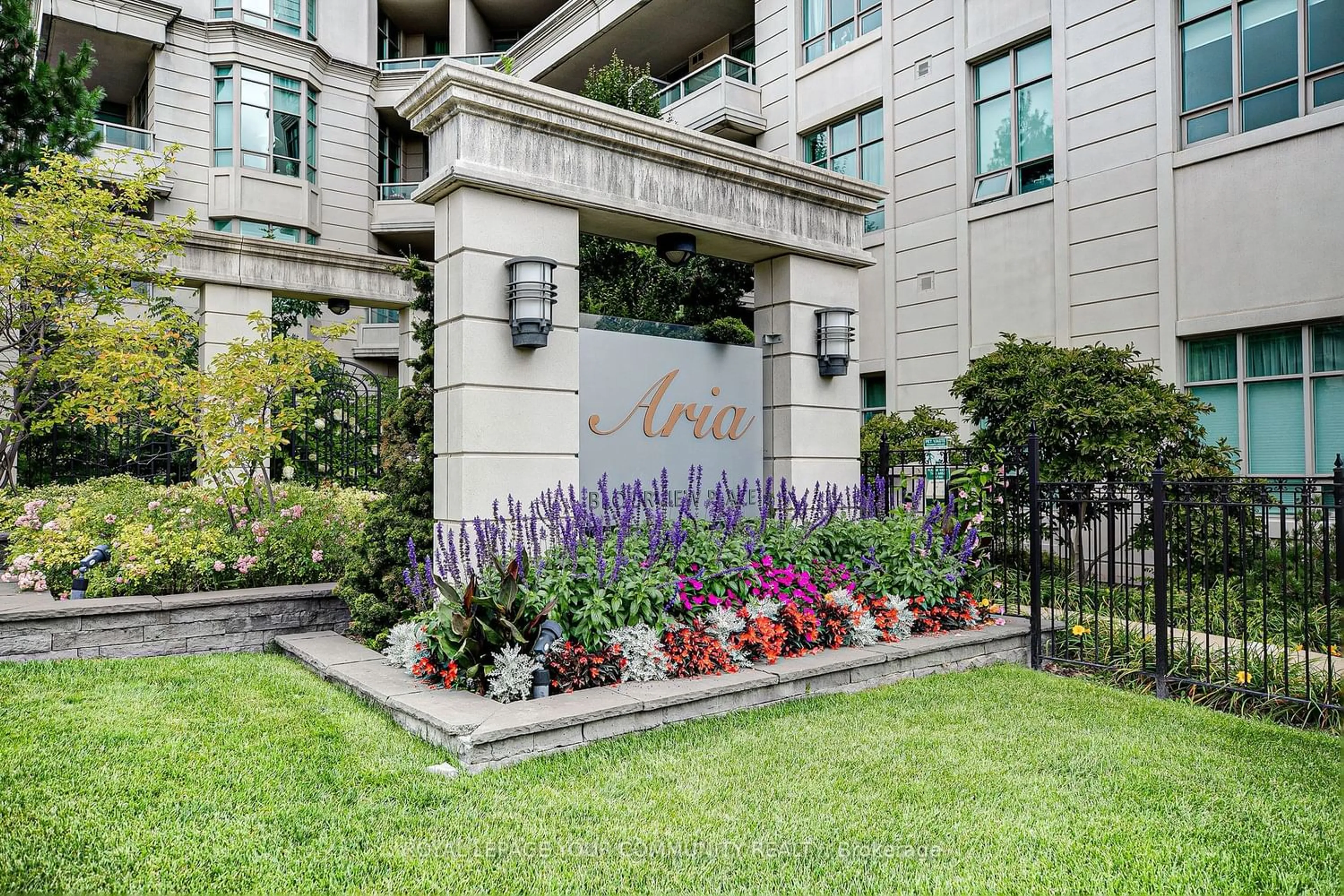 A pic from exterior of the house or condo for 10 Bloorview Pl #1012, Toronto Ontario M2J 0B1