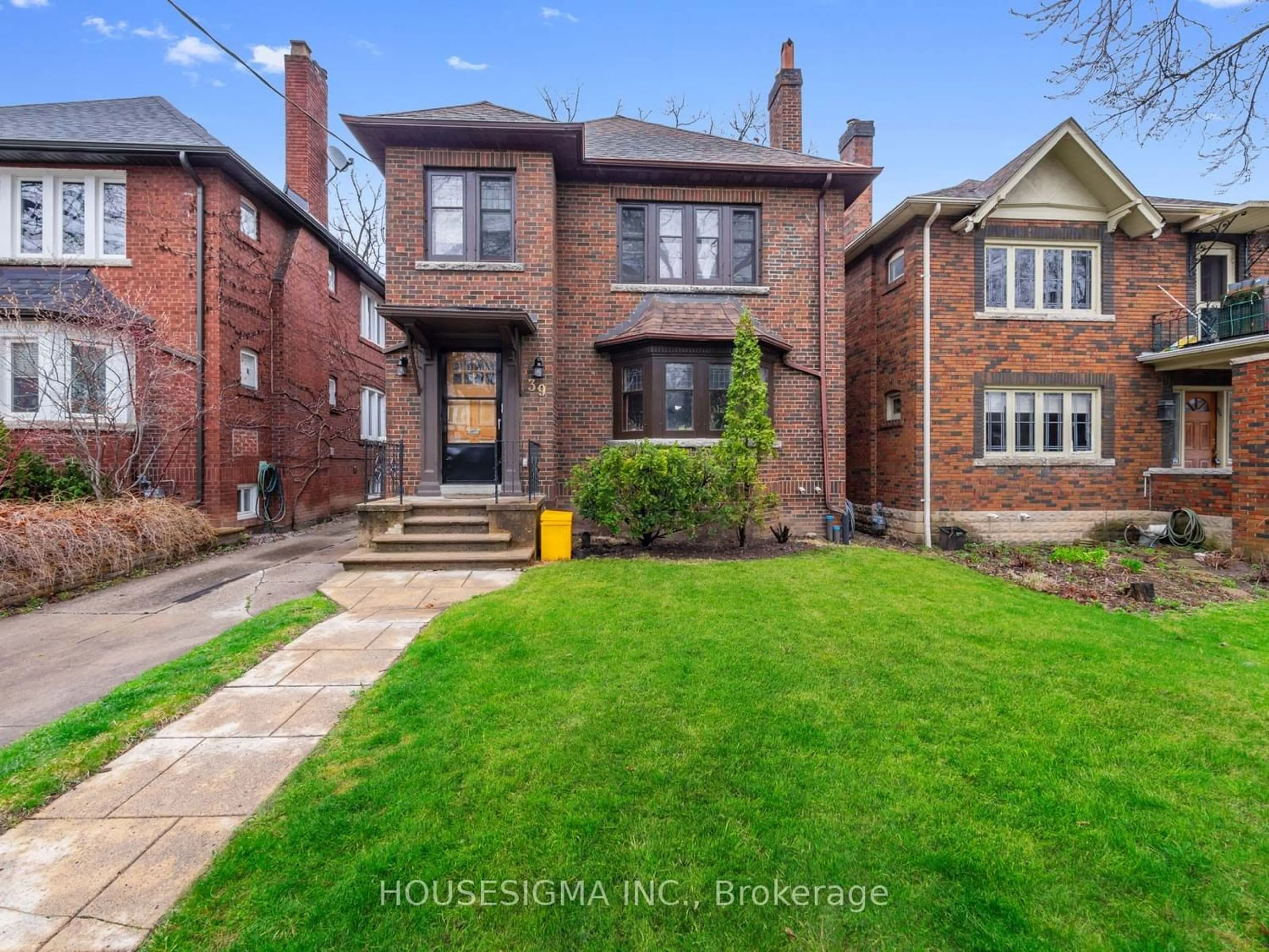 Frontside or backside of a home for 39 Braemar Ave, Toronto Ontario M5P 2L1