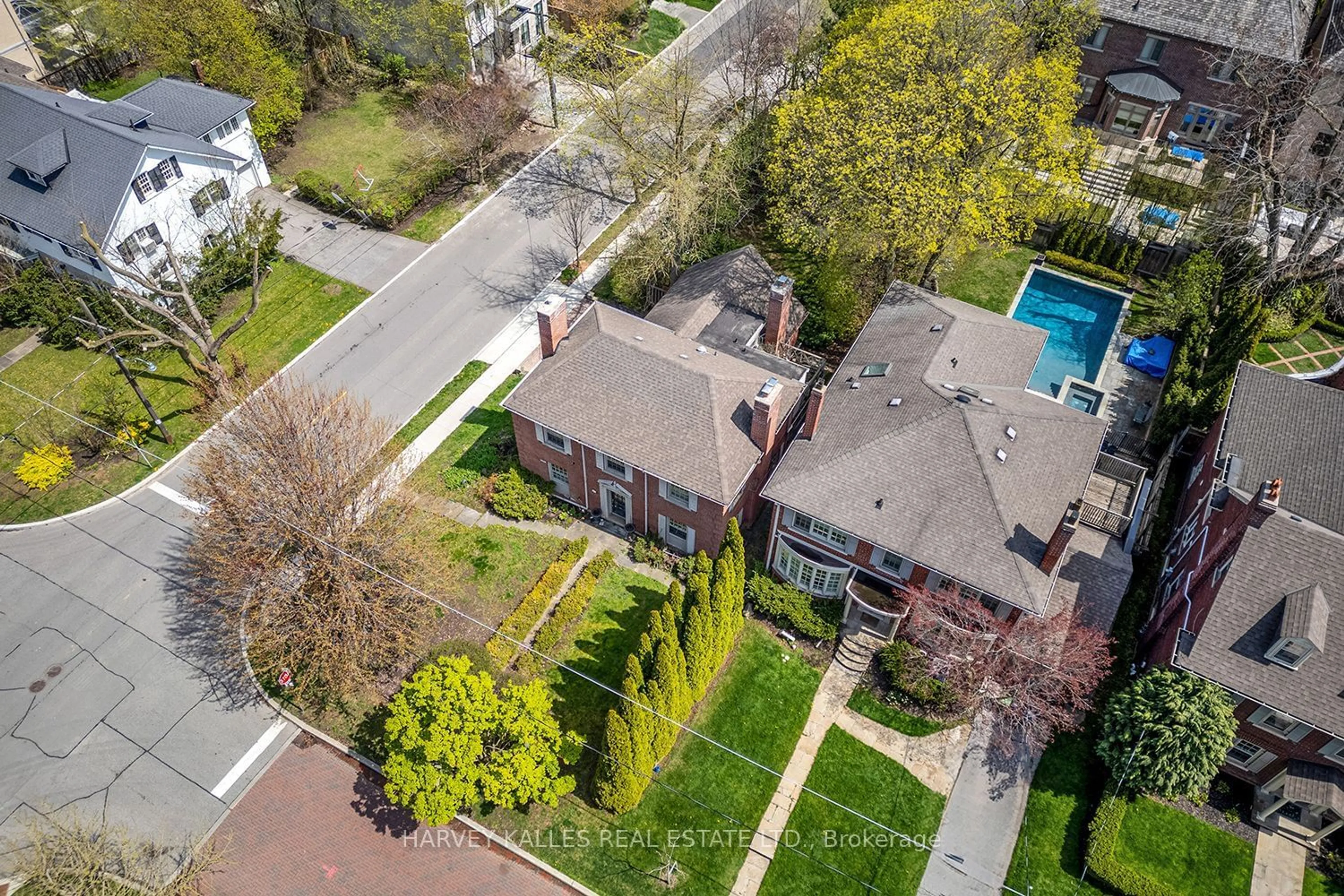 Frontside or backside of a home for 123 Glenayr Rd, Toronto Ontario M5P 3C1