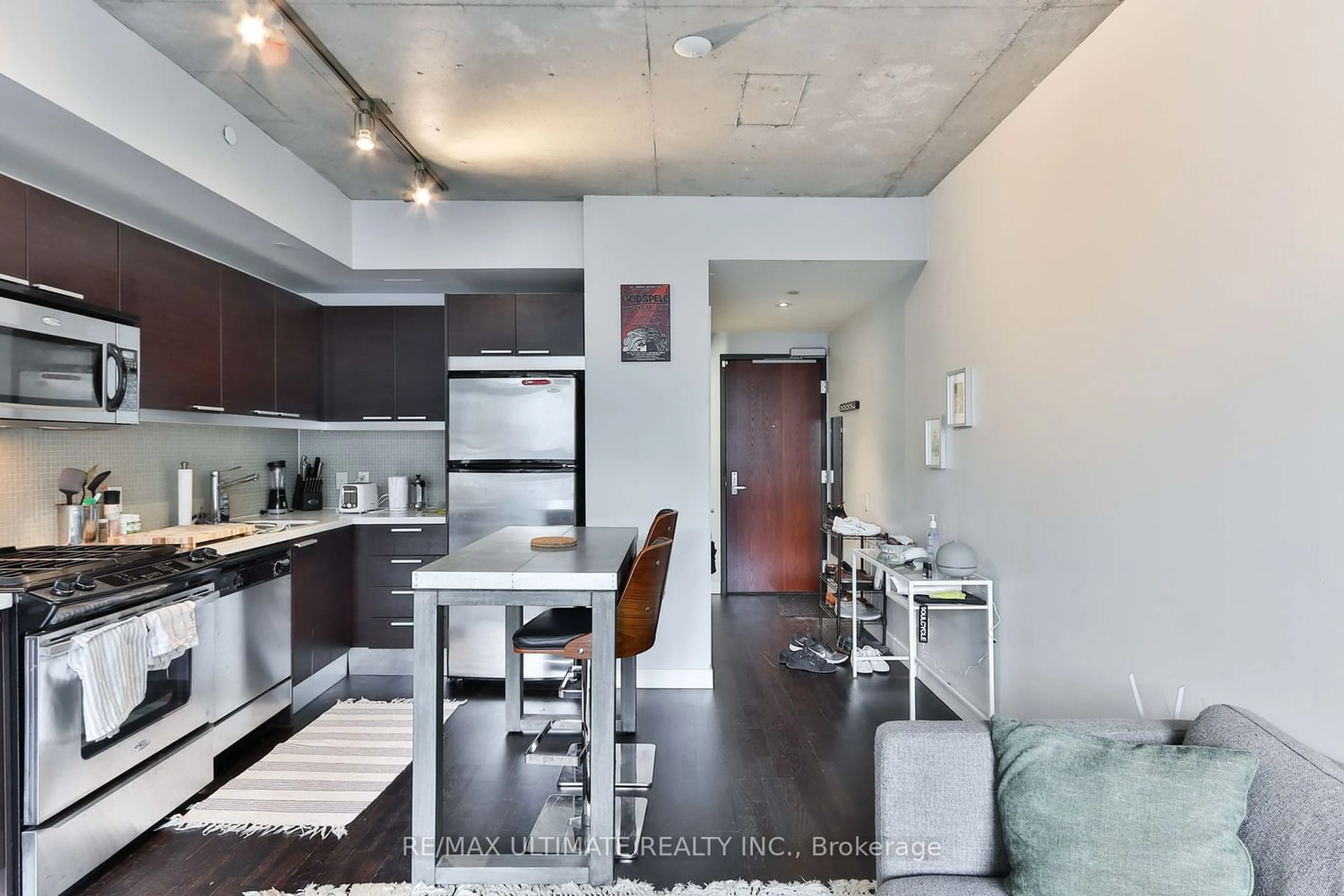Contemporary kitchen for 25 Oxley St #614, Toronto Ontario M5V 2J5
