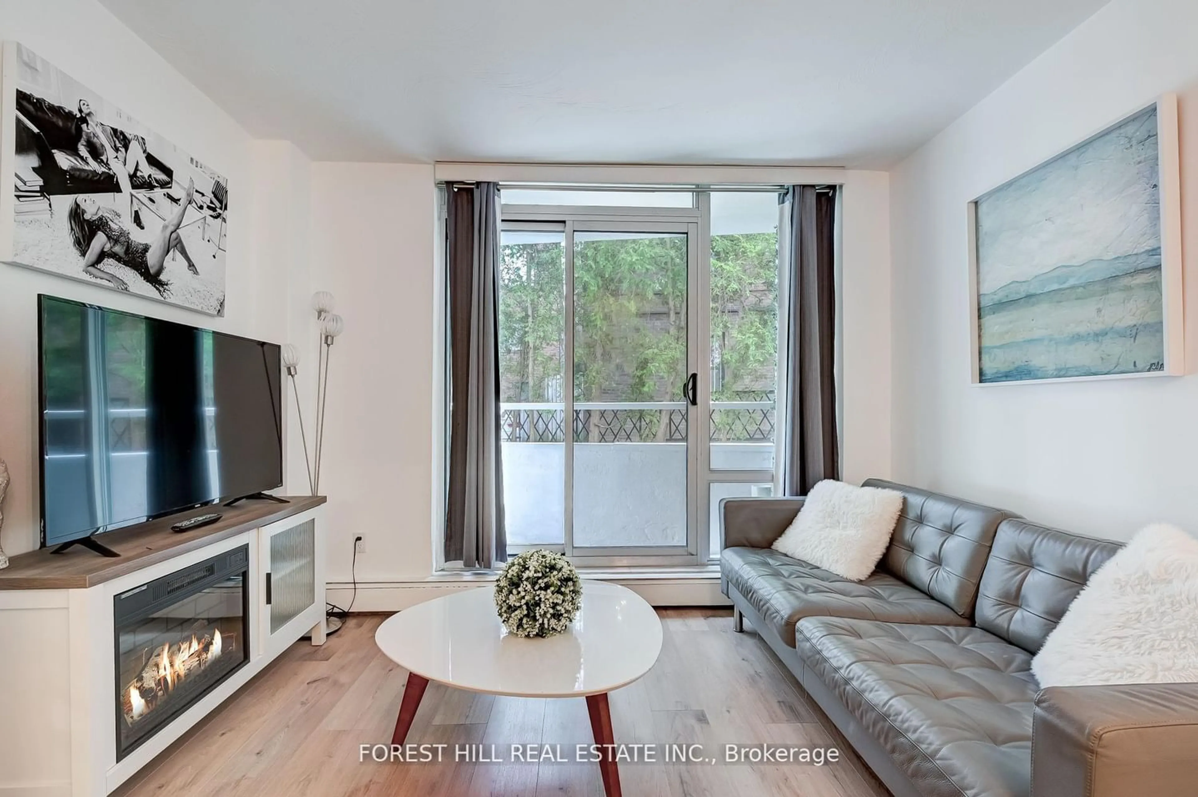Living room for 335 Lonsdale Rd #108, Toronto Ontario M5P 1R4