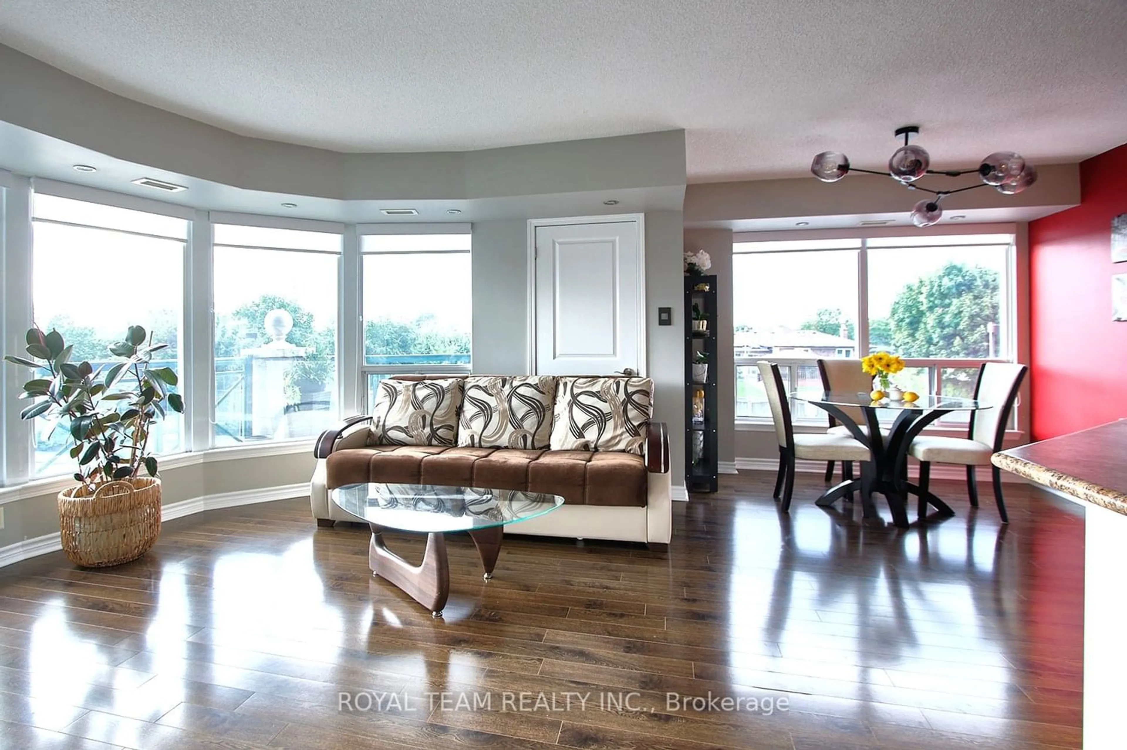 Living room for 920 Sheppard Ave #202, Toronto Ontario M3H 0A2
