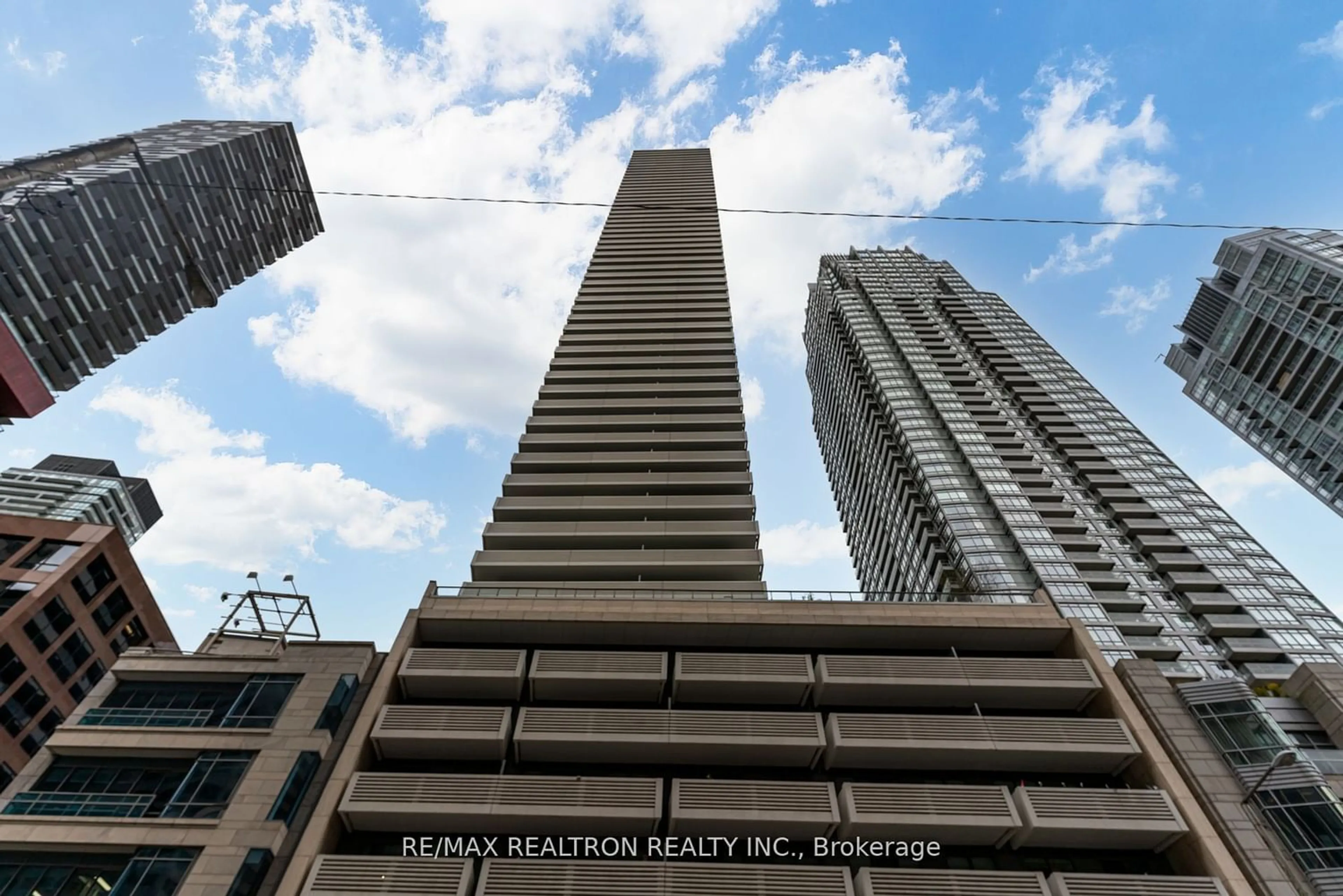 A pic from exterior of the house or condo for 2221 Yonge St #2911, Toronto Ontario M4S 2B4