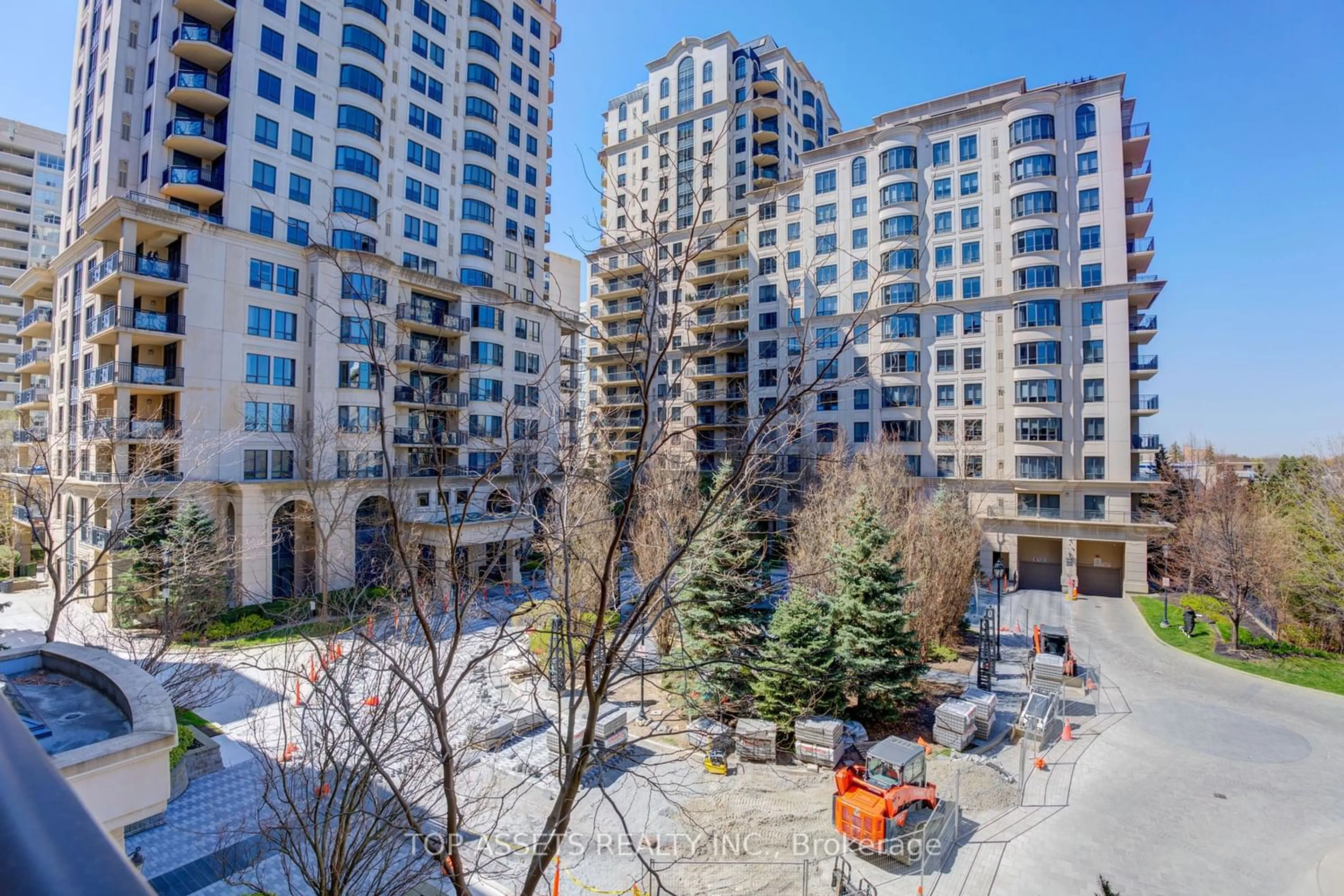 A pic from exterior of the house or condo for 650 Sheppard Ave #304, Toronto Ontario M2K 3E4