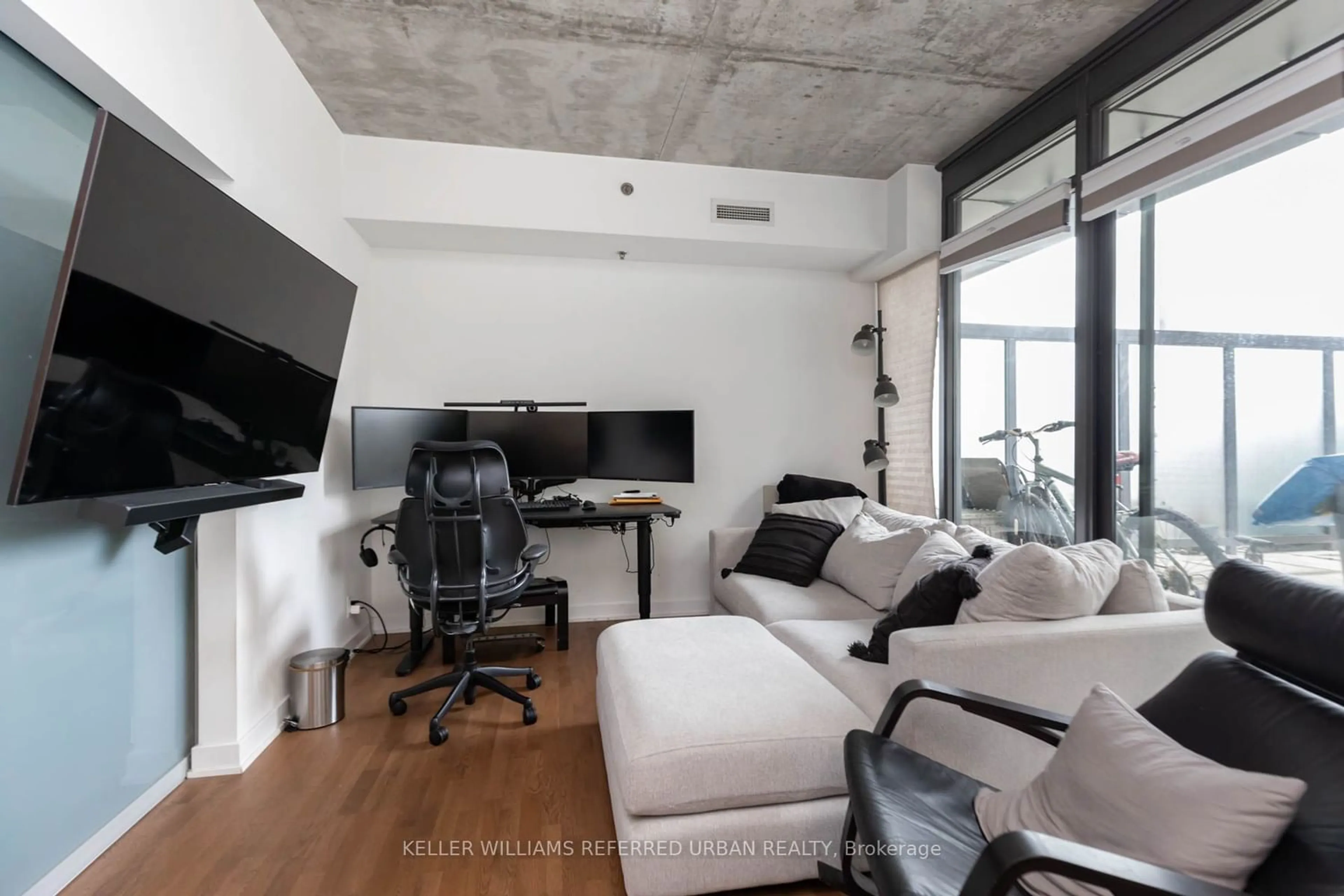 Living room for 15 Beverley St #503, Toronto Ontario M5T 0B3