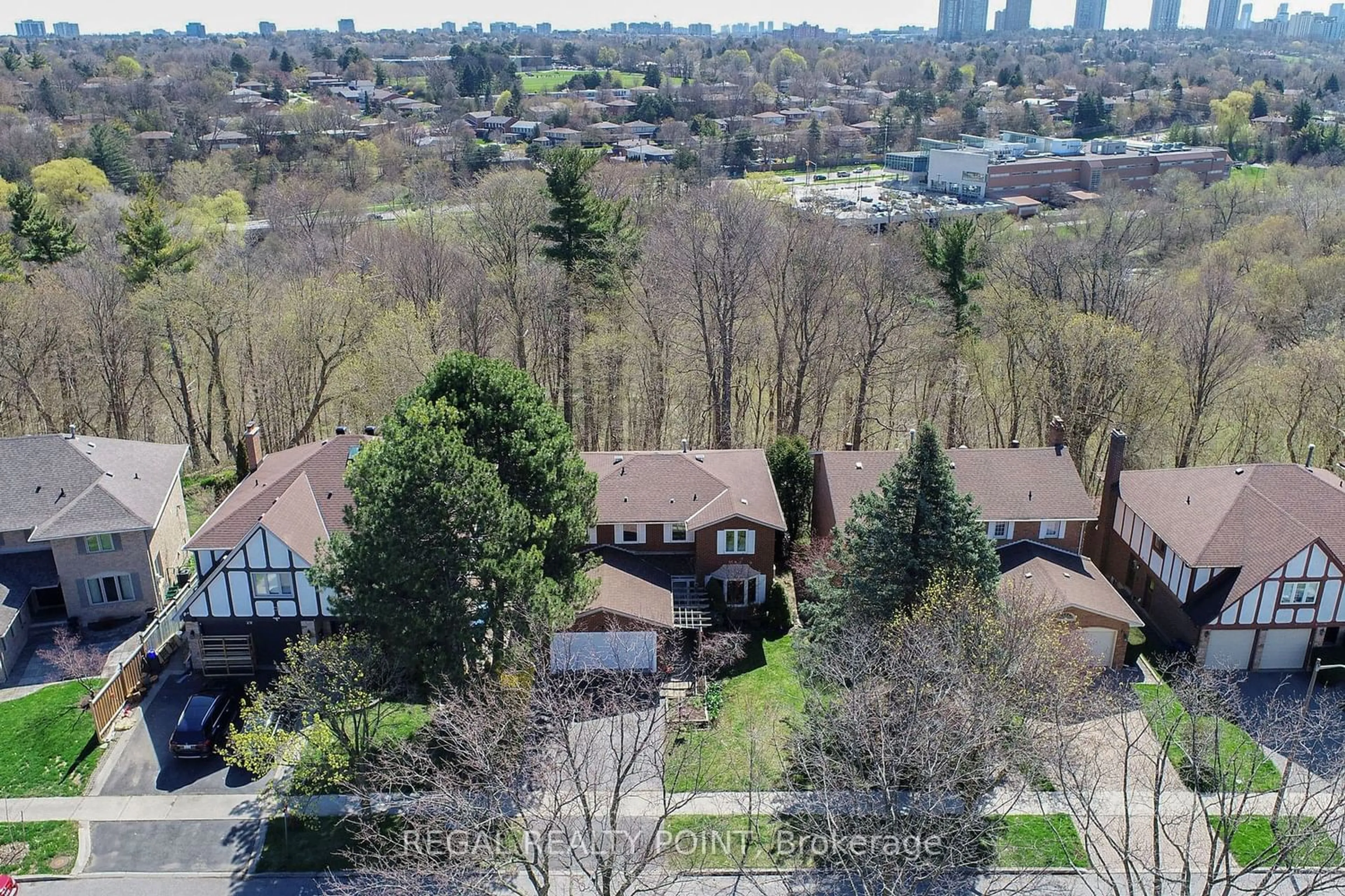 Frontside or backside of a home for 27 Bluffwood Dr, Toronto Ontario M2H 3L4