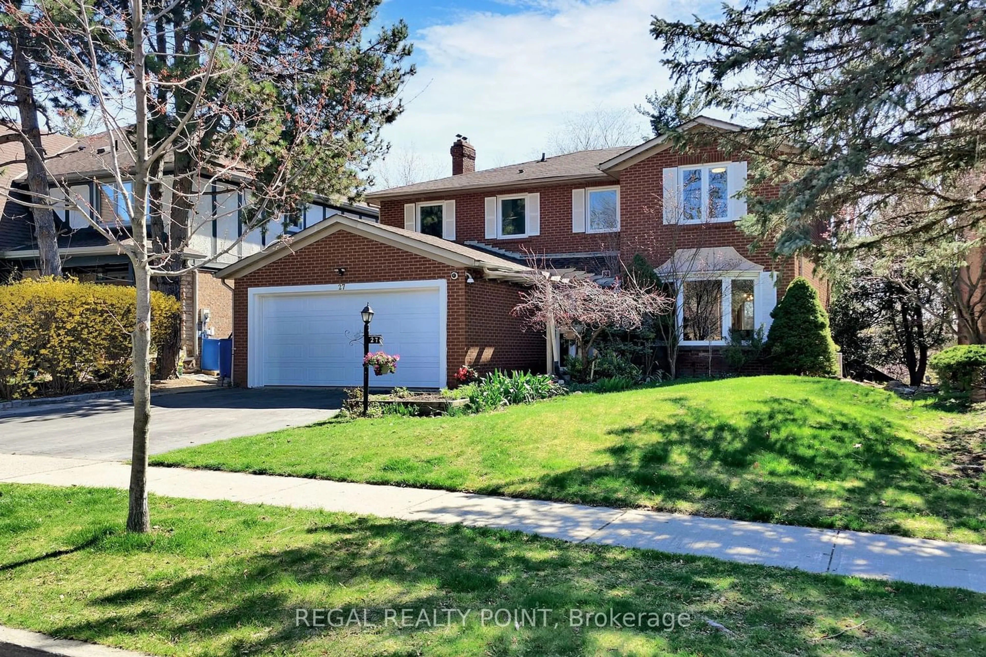 Home with brick exterior material for 27 Bluffwood Dr, Toronto Ontario M2H 3L4