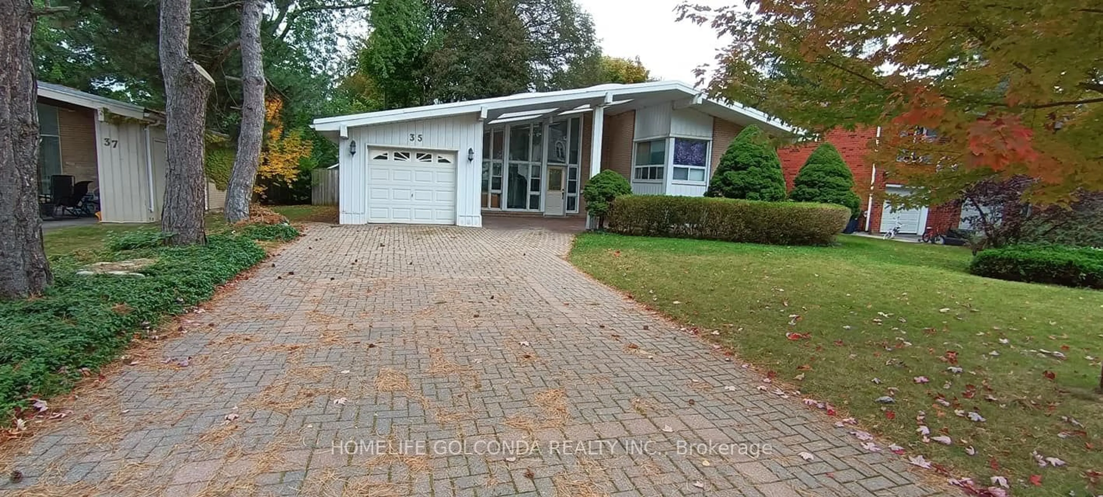 Home with vinyl exterior material for 35 Grangemill Cres, Toronto Ontario M3B 2J3