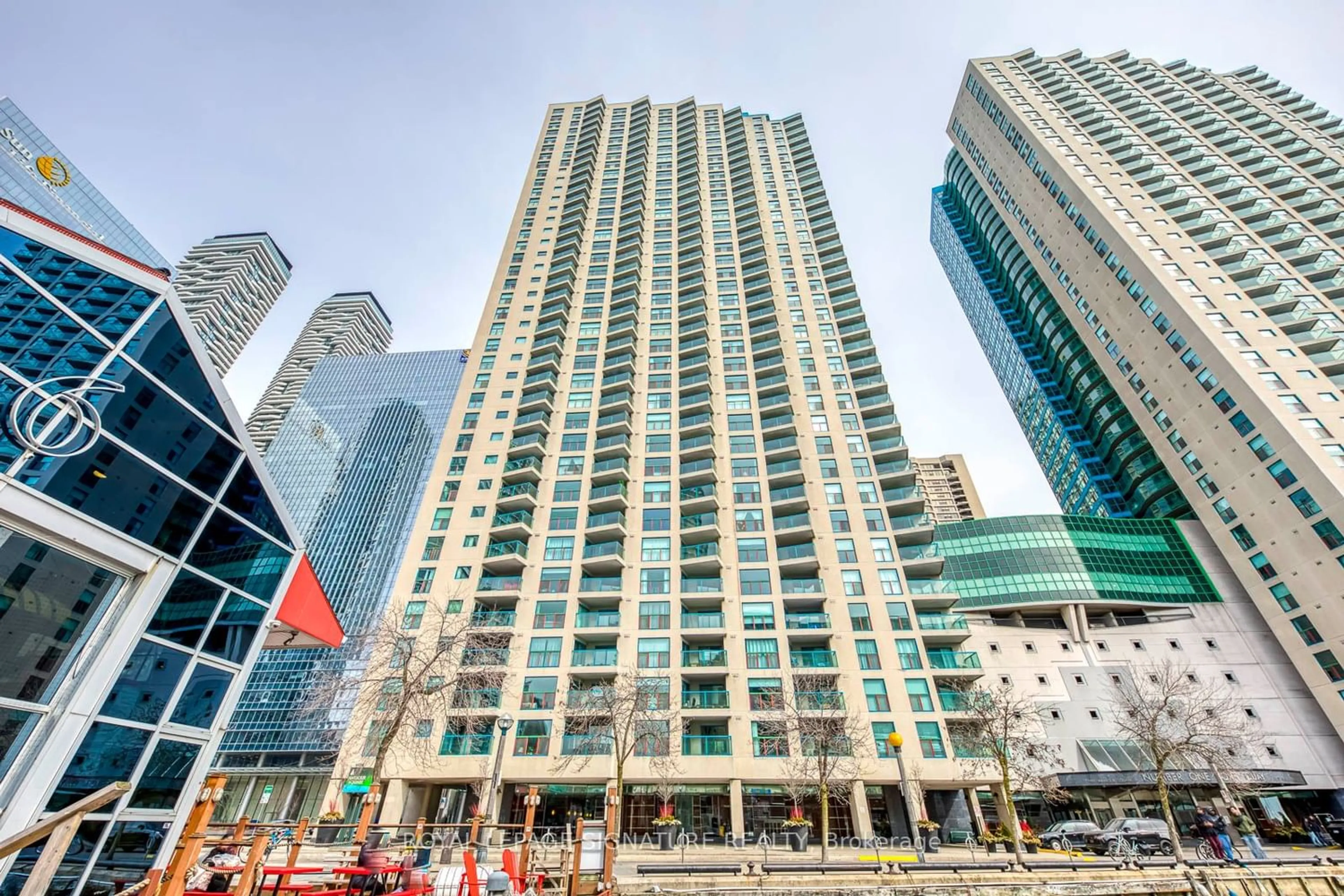 A pic from exterior of the house or condo for 77 Harbour Sq #2207, Toronto Ontario M5J 2S2
