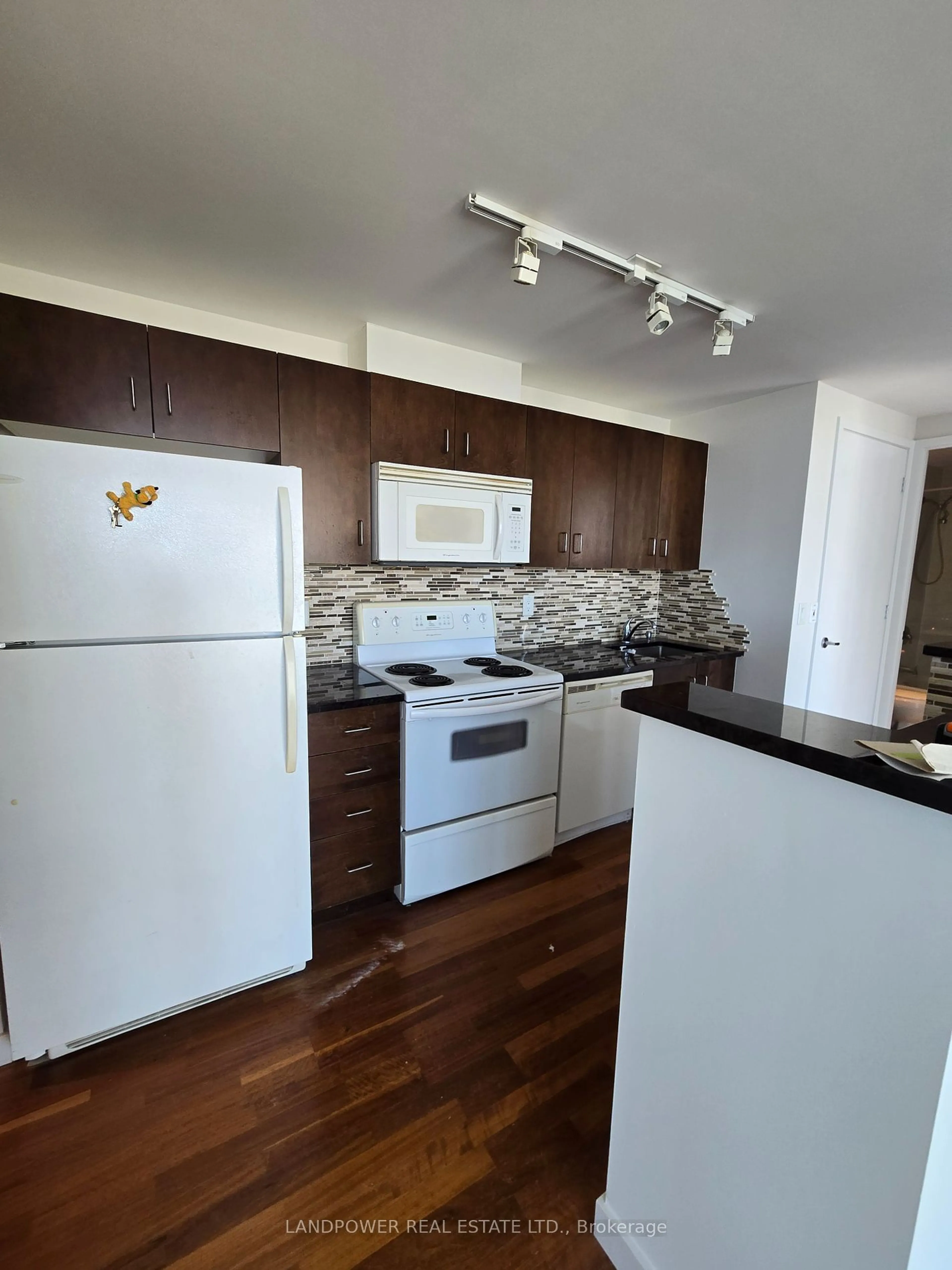 Standard kitchen for 281 Mutual St #1608, Toronto Ontario M4Y 1X6