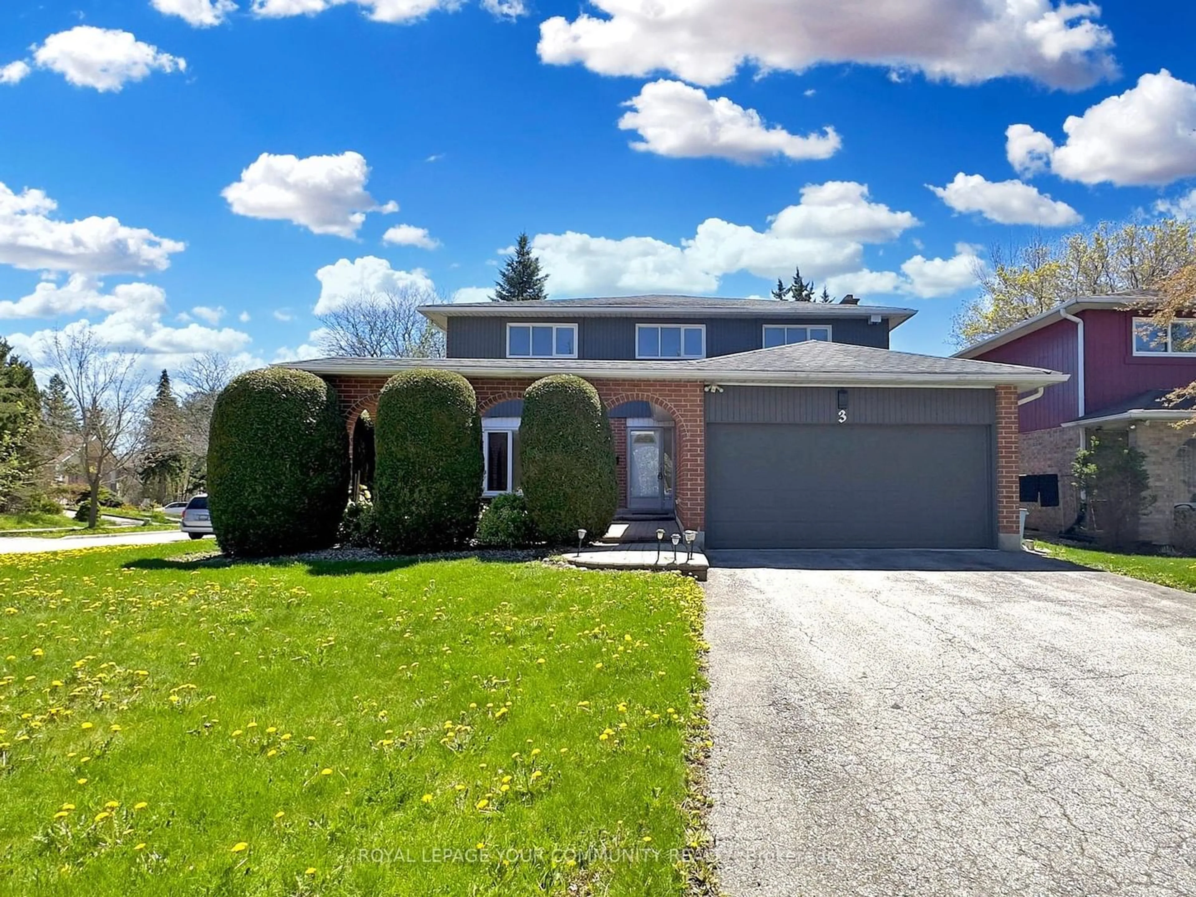 Frontside or backside of a home for 3 Carmel Crt, Toronto Ontario M2M 4B2