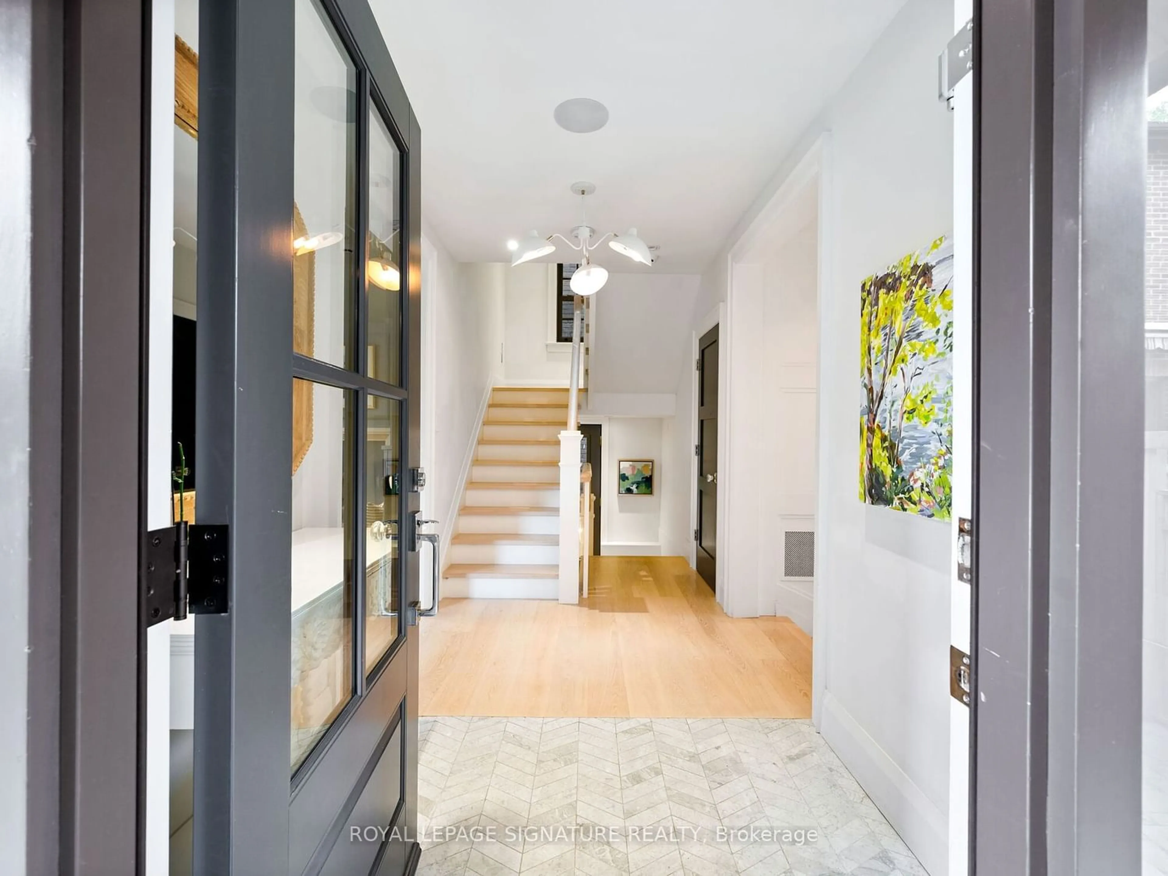 Indoor entryway for 72 Chudleigh Ave, Toronto Ontario M4R 1T3