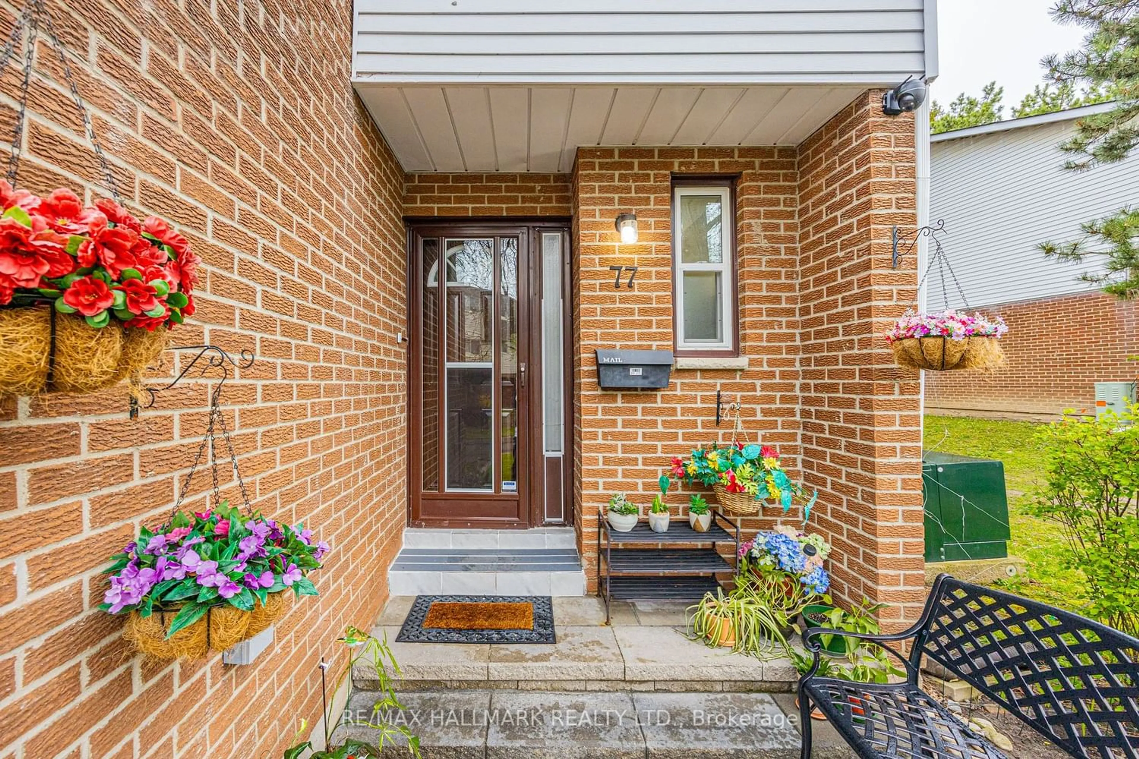 Home with brick exterior material for 77 Jenny Wrenway, Toronto Ontario M2H 2Z1