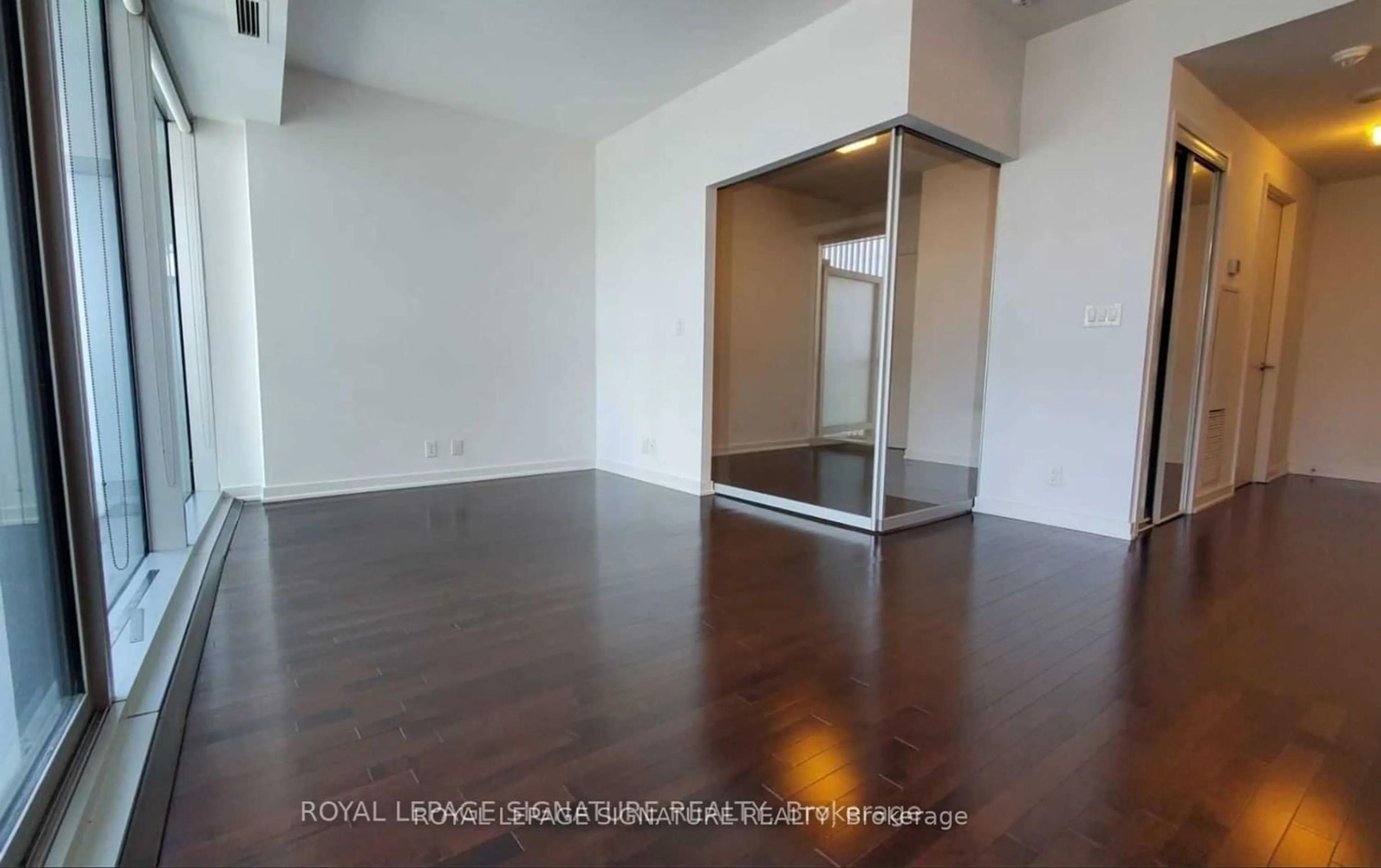 A pic of a room for 12 York St #4111, Toronto Ontario M5J 0A9