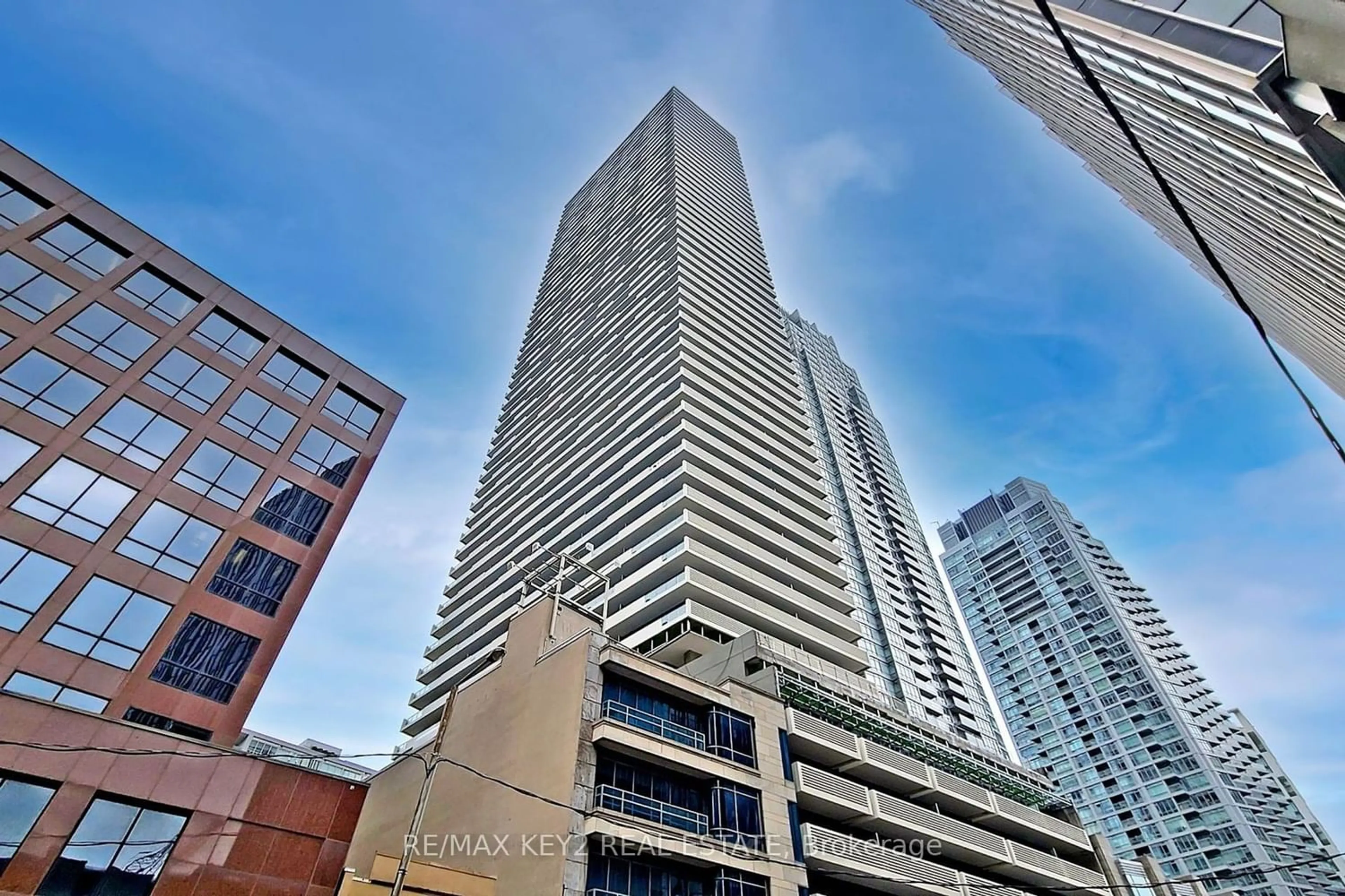 A pic from exterior of the house or condo for 2221 Yonge St #4510, Toronto Ontario M4S 0B8