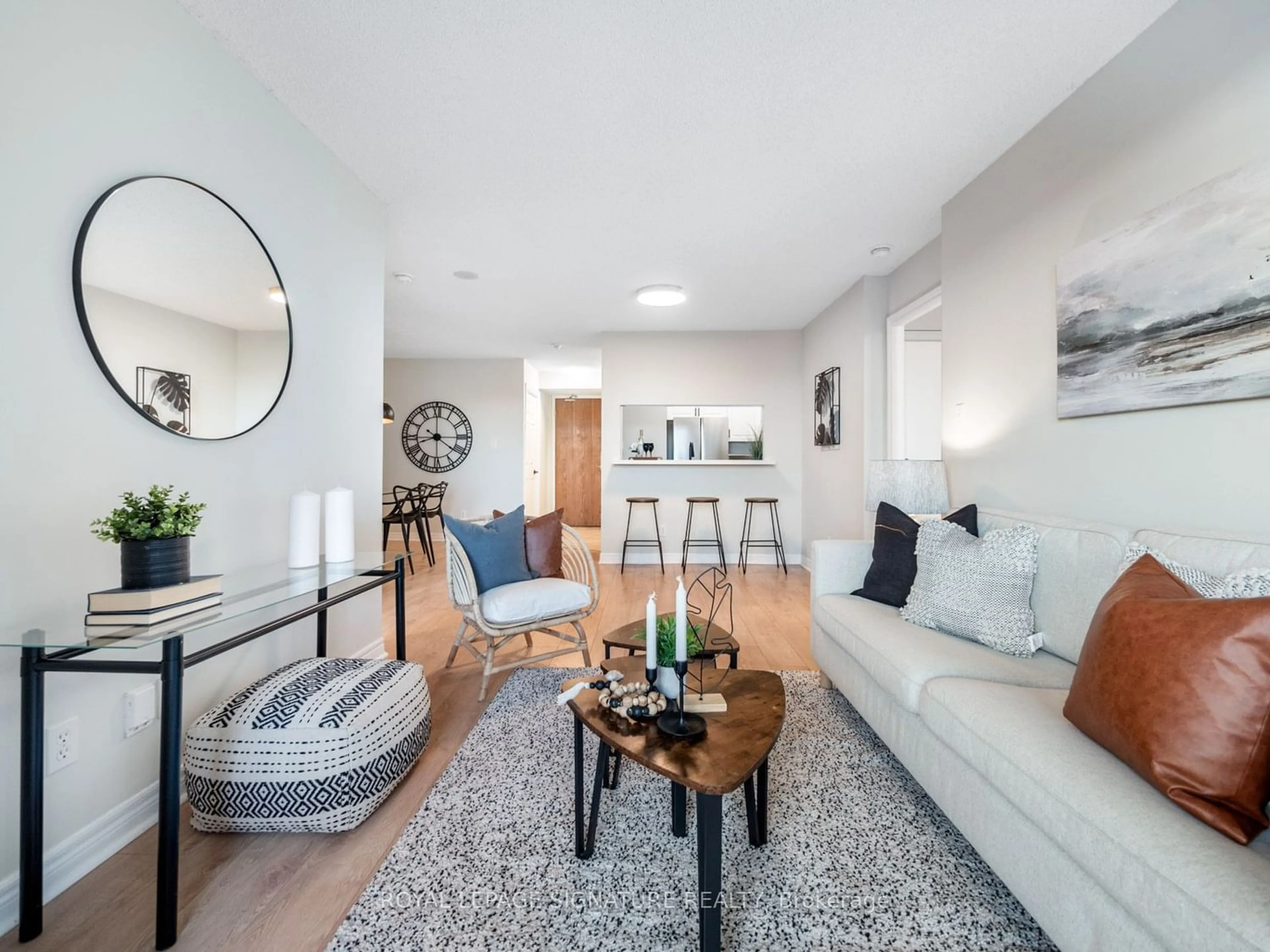 Living room for 1700 Eglinton Ave #501, Toronto Ontario M4A 2X4