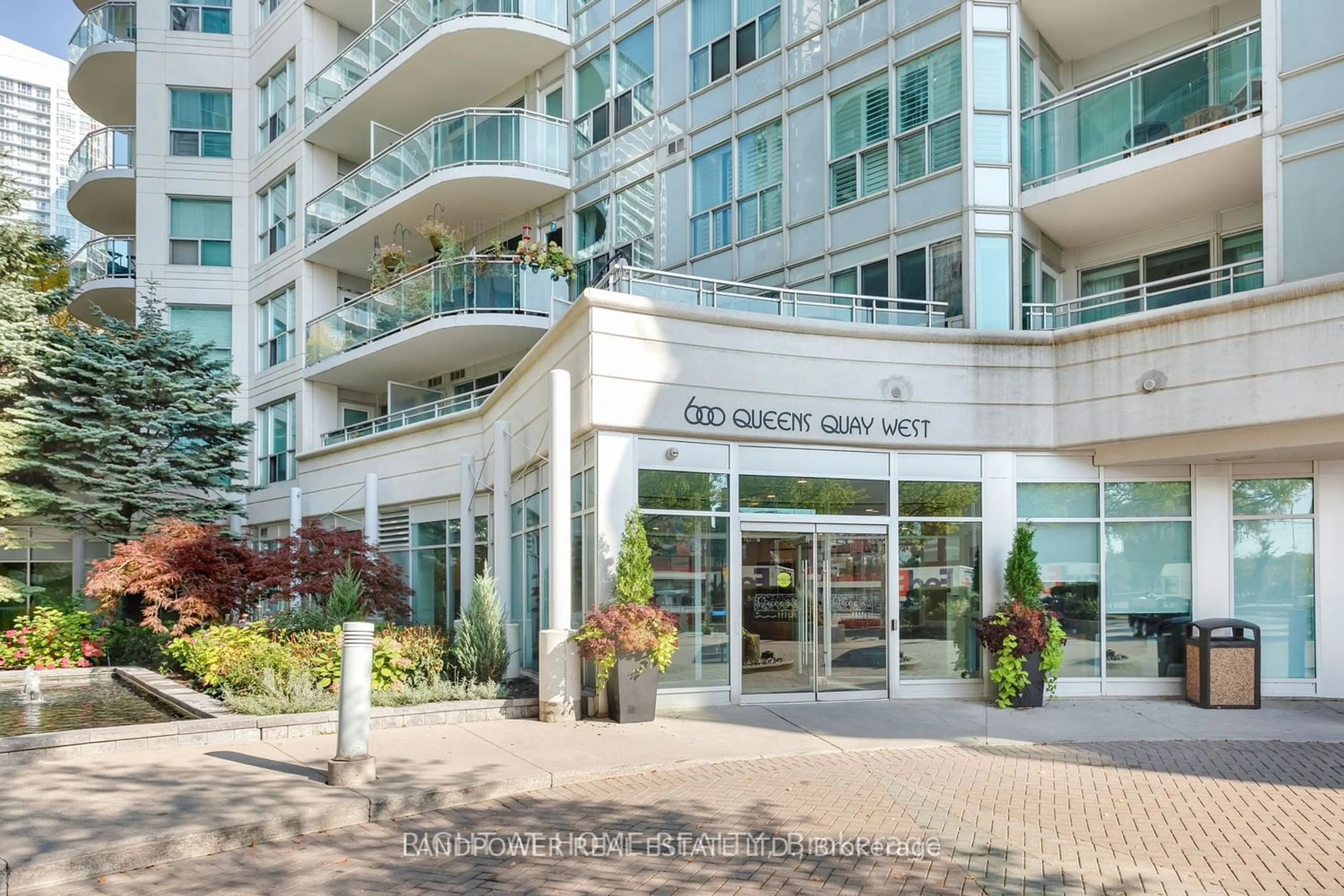 A pic from exterior of the house or condo for 600 Queens Quay #308, Toronto Ontario M5V 3M3