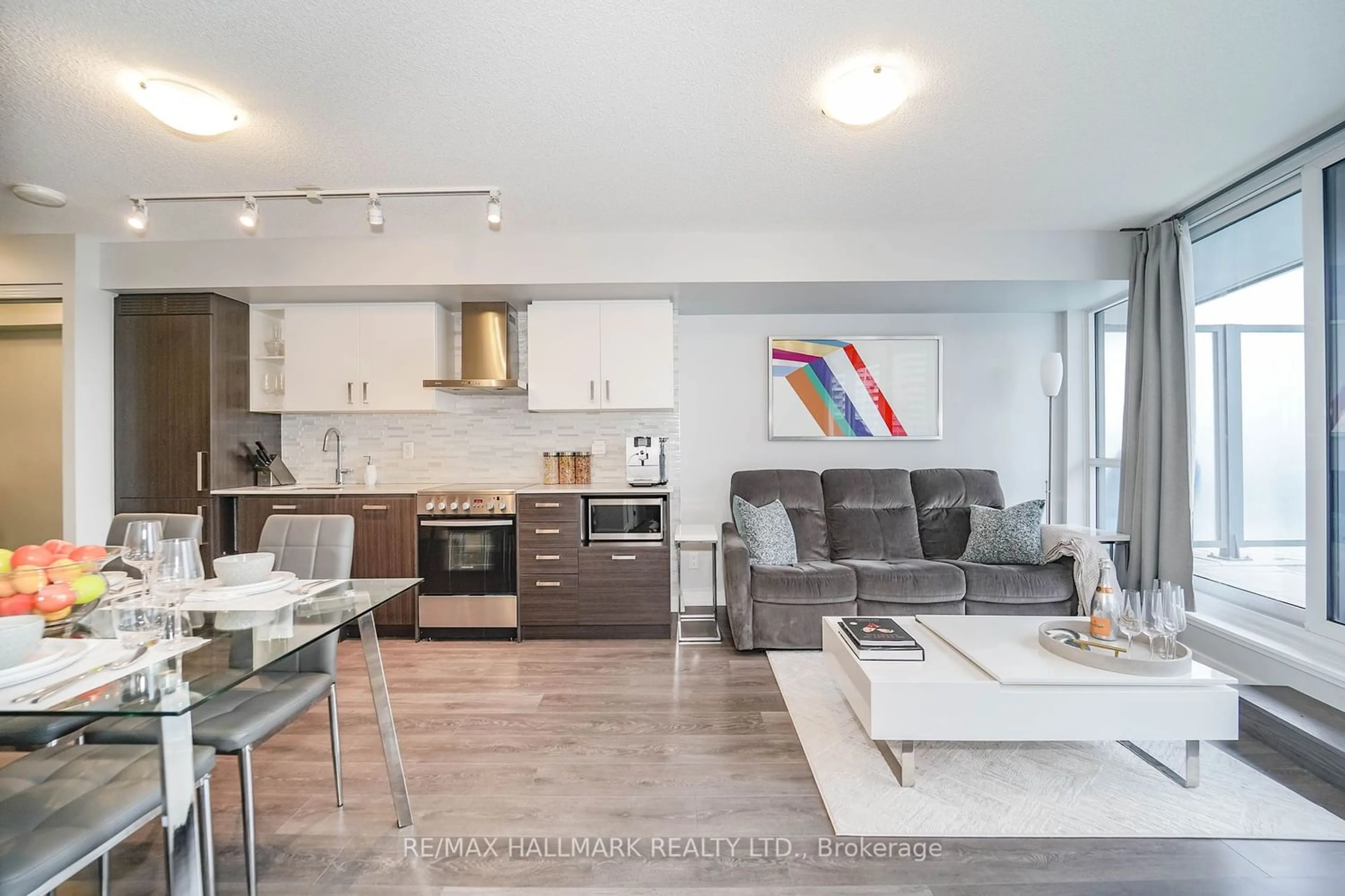 Contemporary kitchen for 125 Redpath Ave #812, Toronto Ontario M4S 0B5