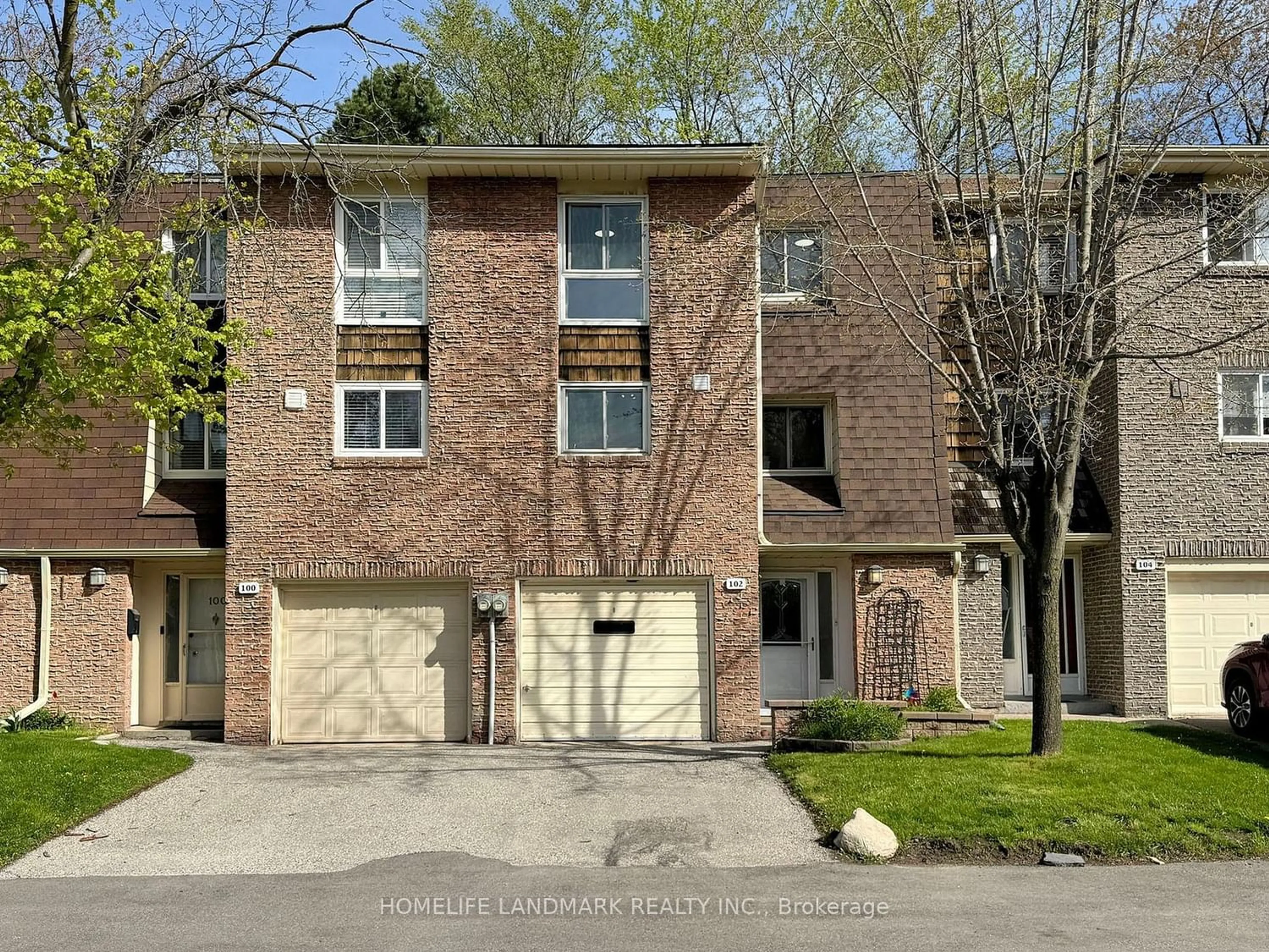 A pic from exterior of the house or condo for 102 Rusty Crestway, Toronto Ontario M2J 2Y4