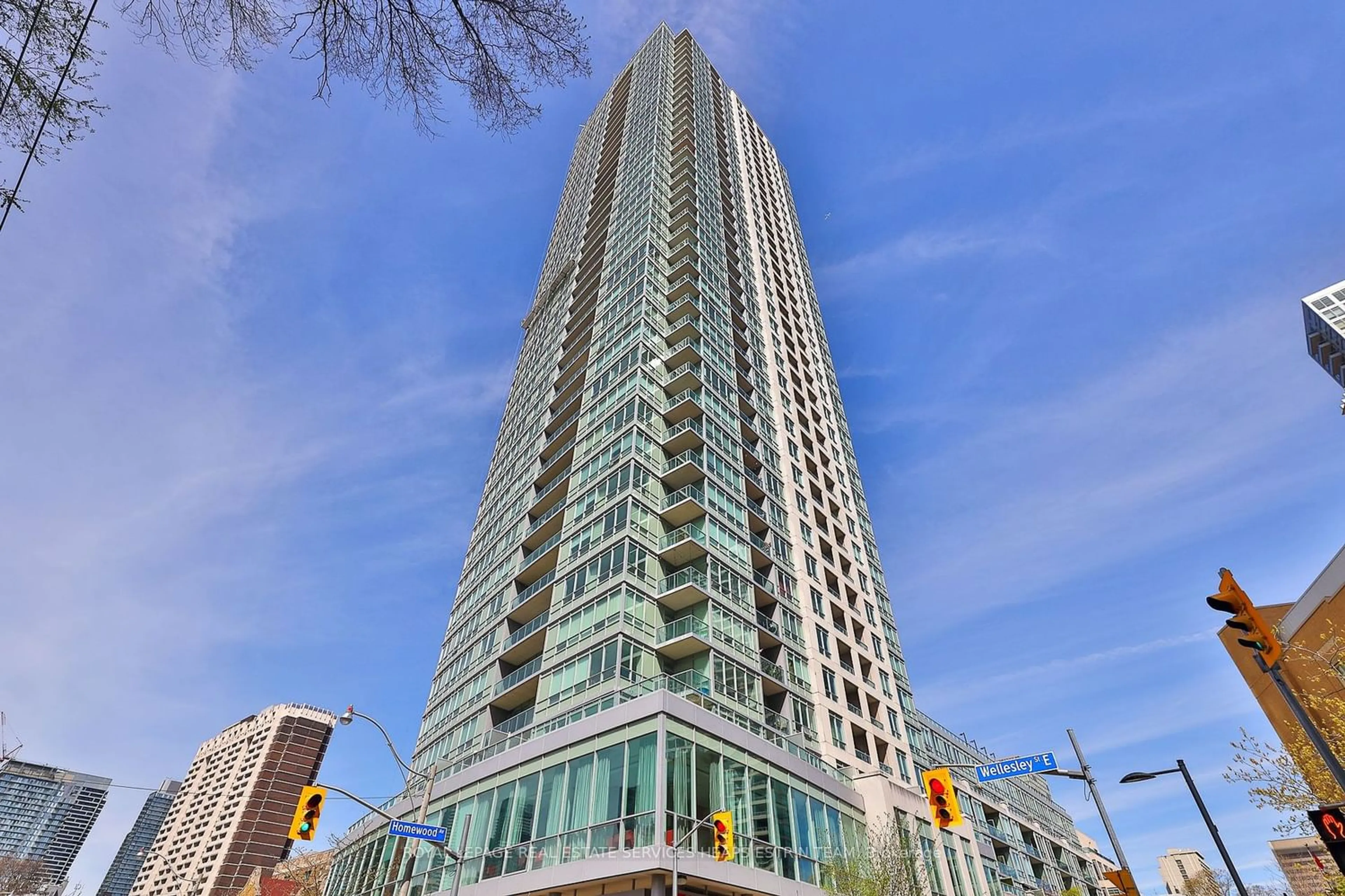 A pic from exterior of the house or condo for 120 Homewood Ave #3506, Toronto Ontario M4Y 2J3