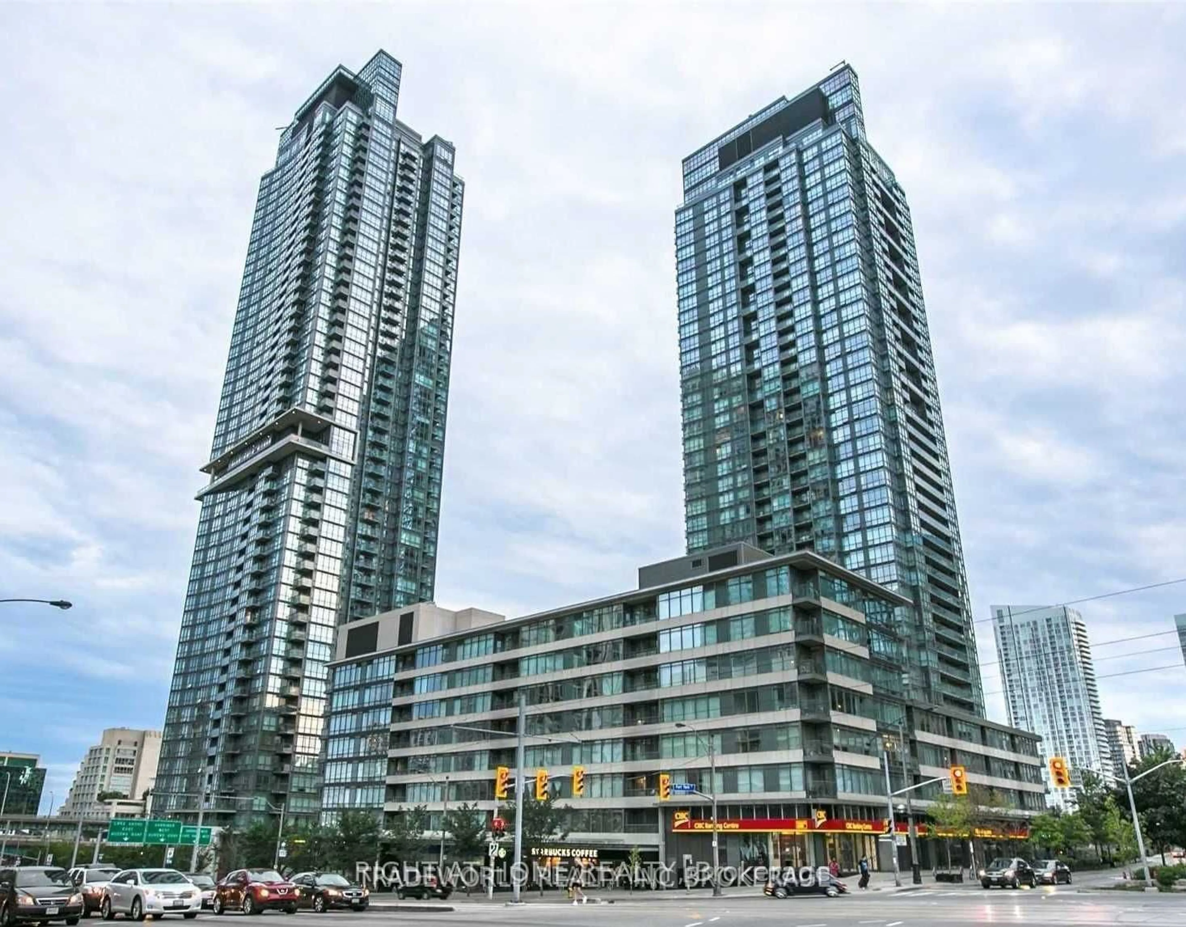 A pic from exterior of the house or condo for 15 Fort York Blvd #3208, Toronto Ontario M5V 3Y4