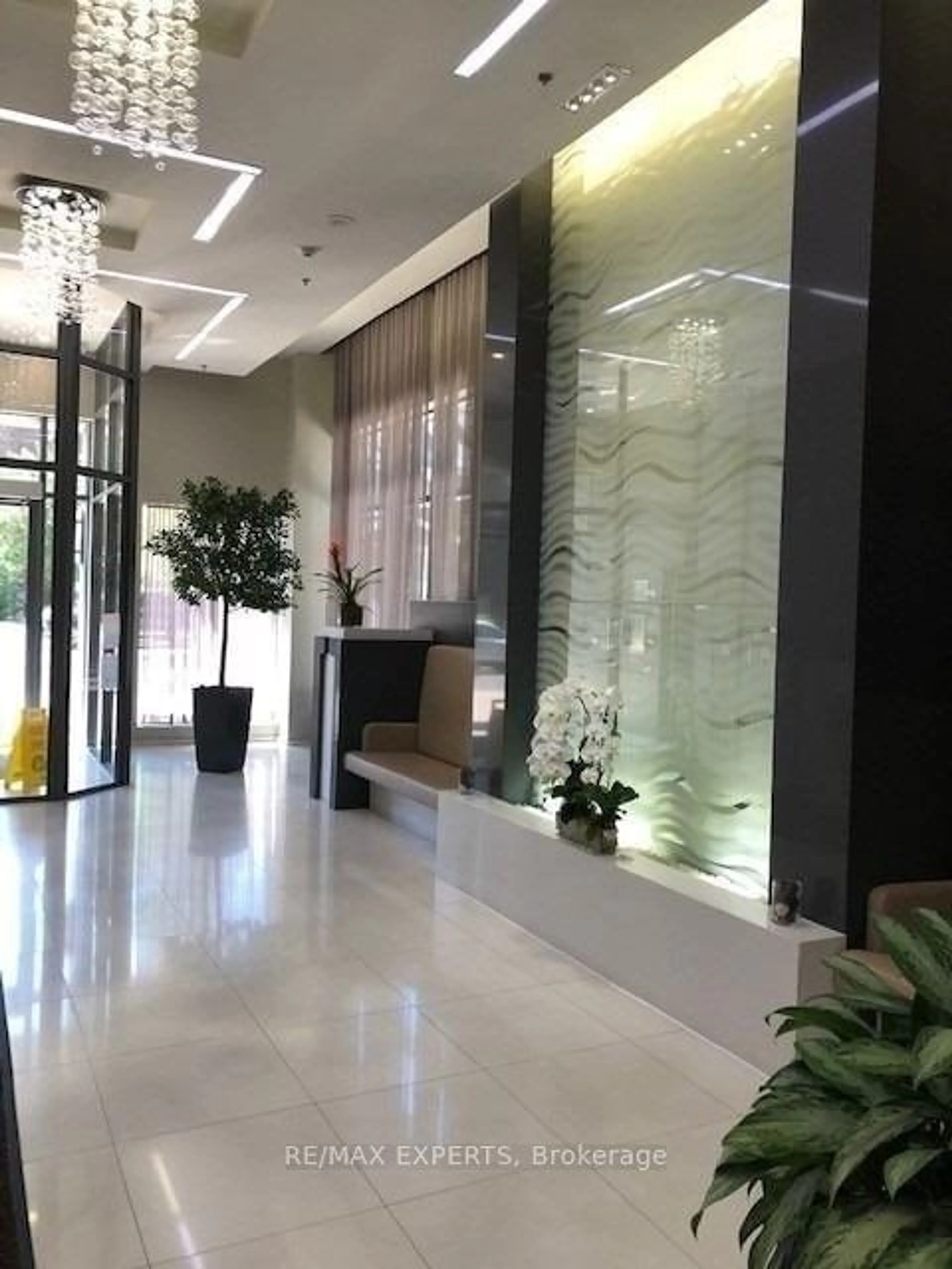 Indoor lobby for 530 St Clair Ave #302, Toronto Ontario M6C 0A2