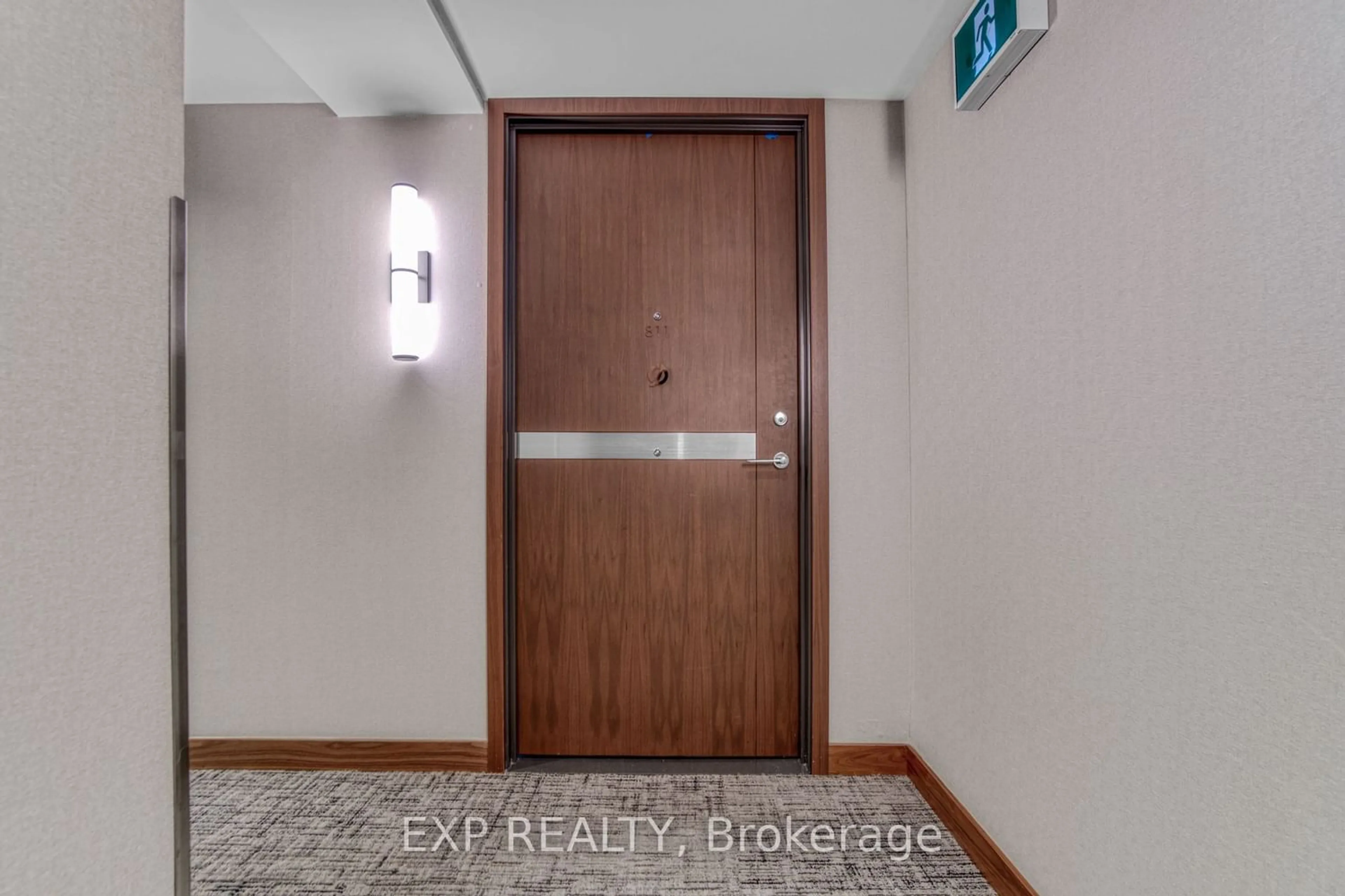 Indoor entryway for 19 Bathurst St #811, Toronto Ontario M5V 0N2