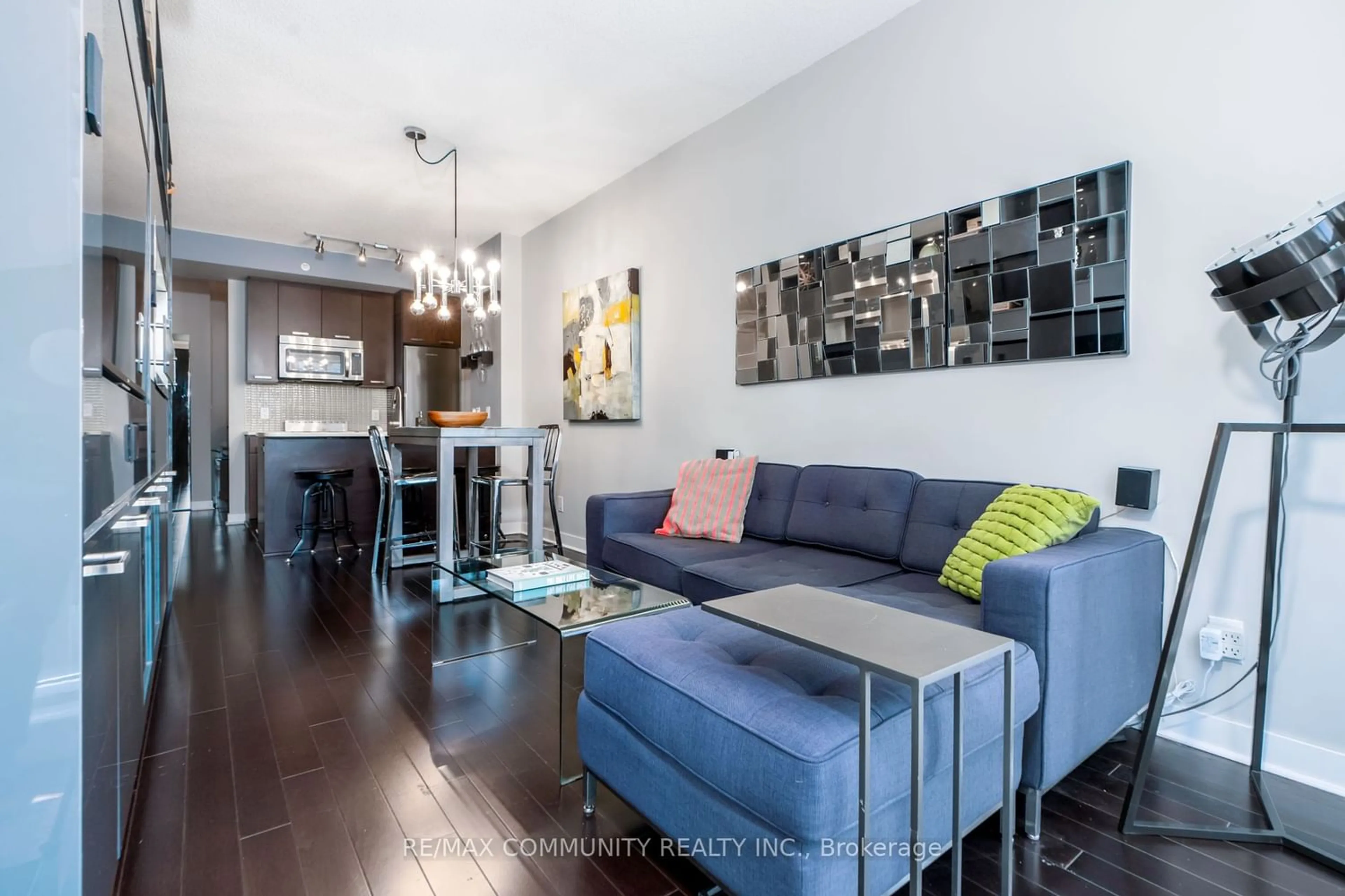 Living room for 295 Adelaide St #2406, Toronto Ontario M5V 0L4