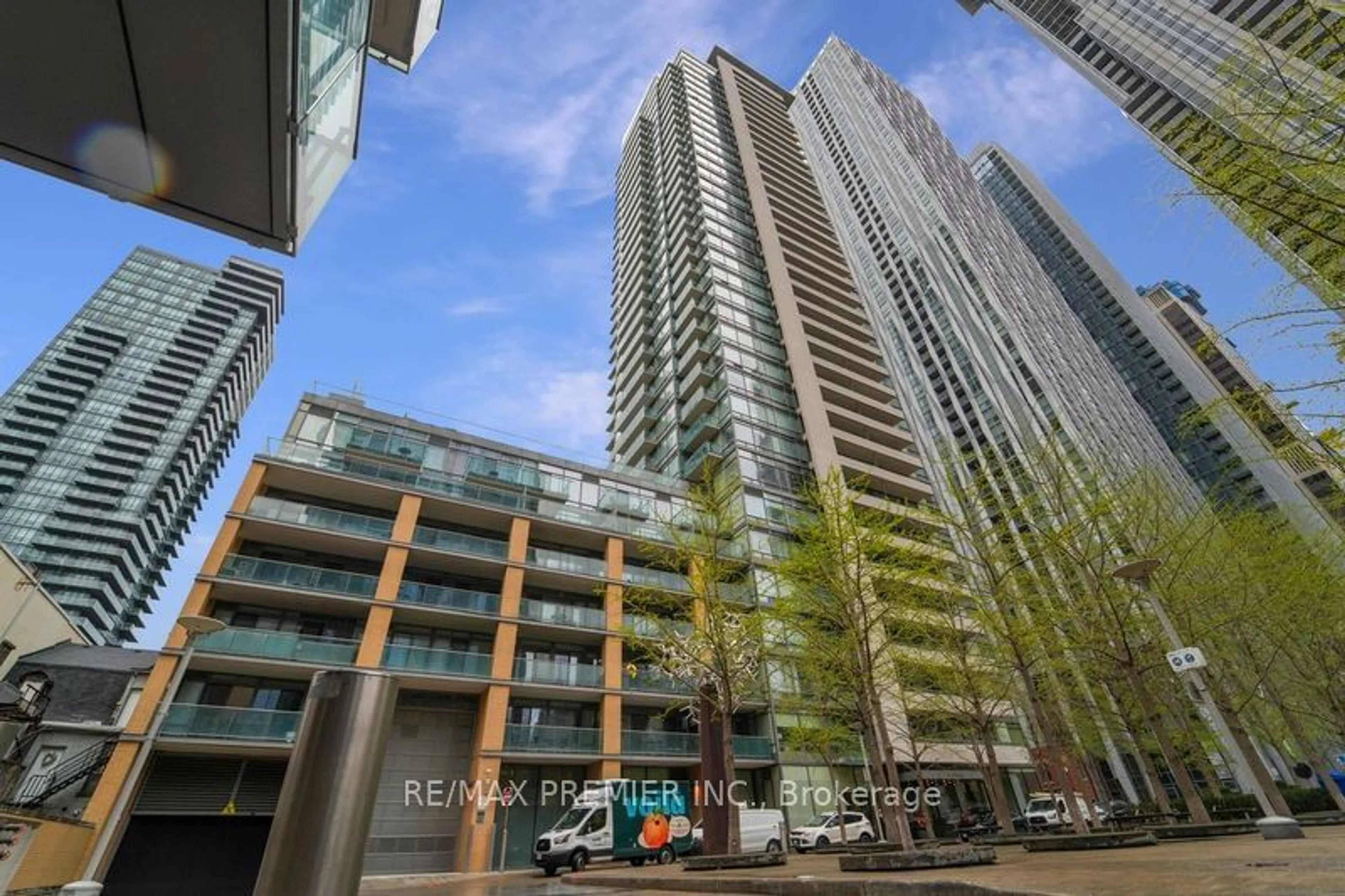 A pic from exterior of the house or condo for 18 Yorkville Ave #310, Toronto Ontario M4W 3Y8