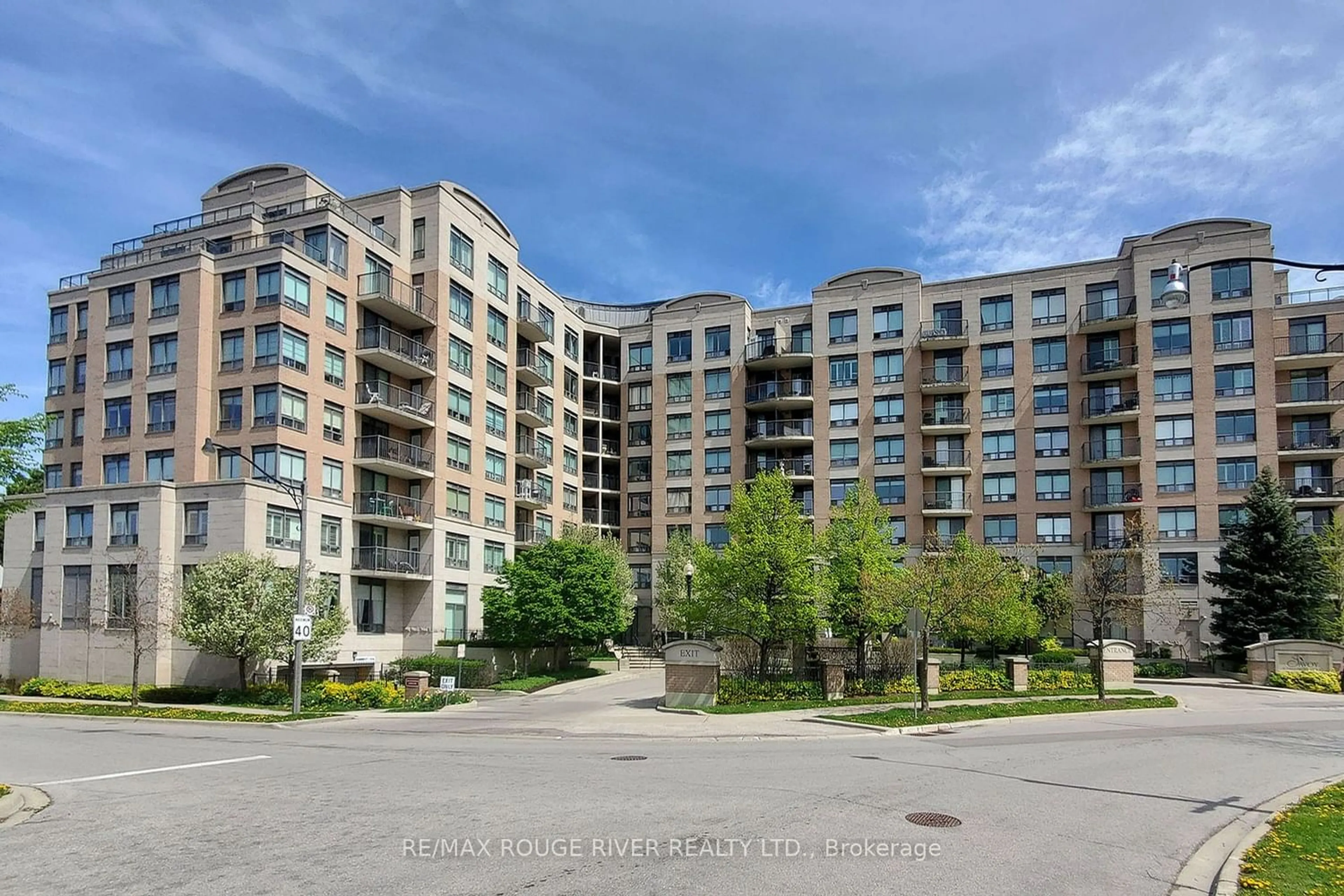 A pic from exterior of the house or condo for 16 Dallimore Circ #T09, Toronto Ontario M3C 4C4