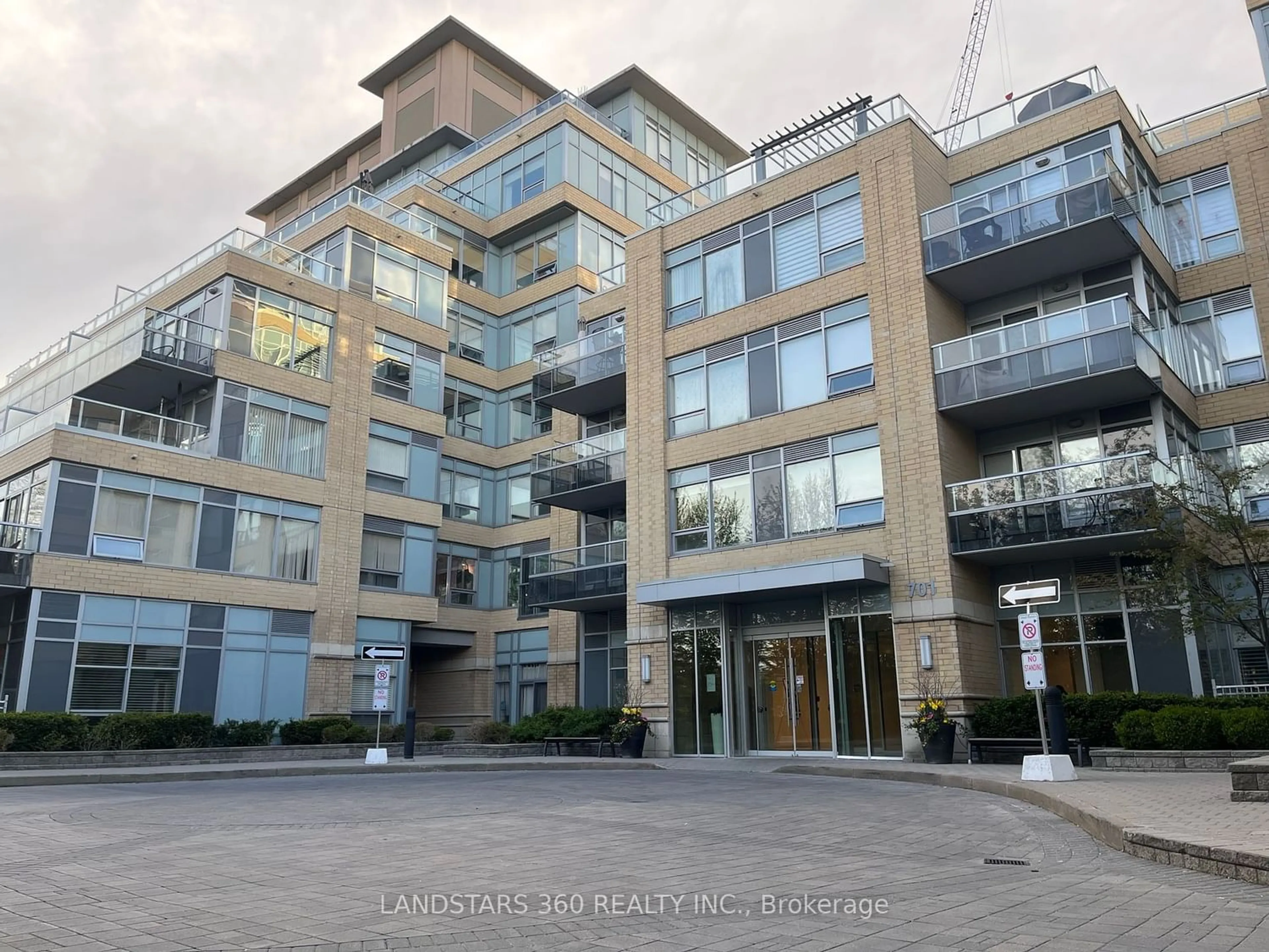 Outside view for 701 Sheppard Ave #803, Toronto Ontario M3H 0B2