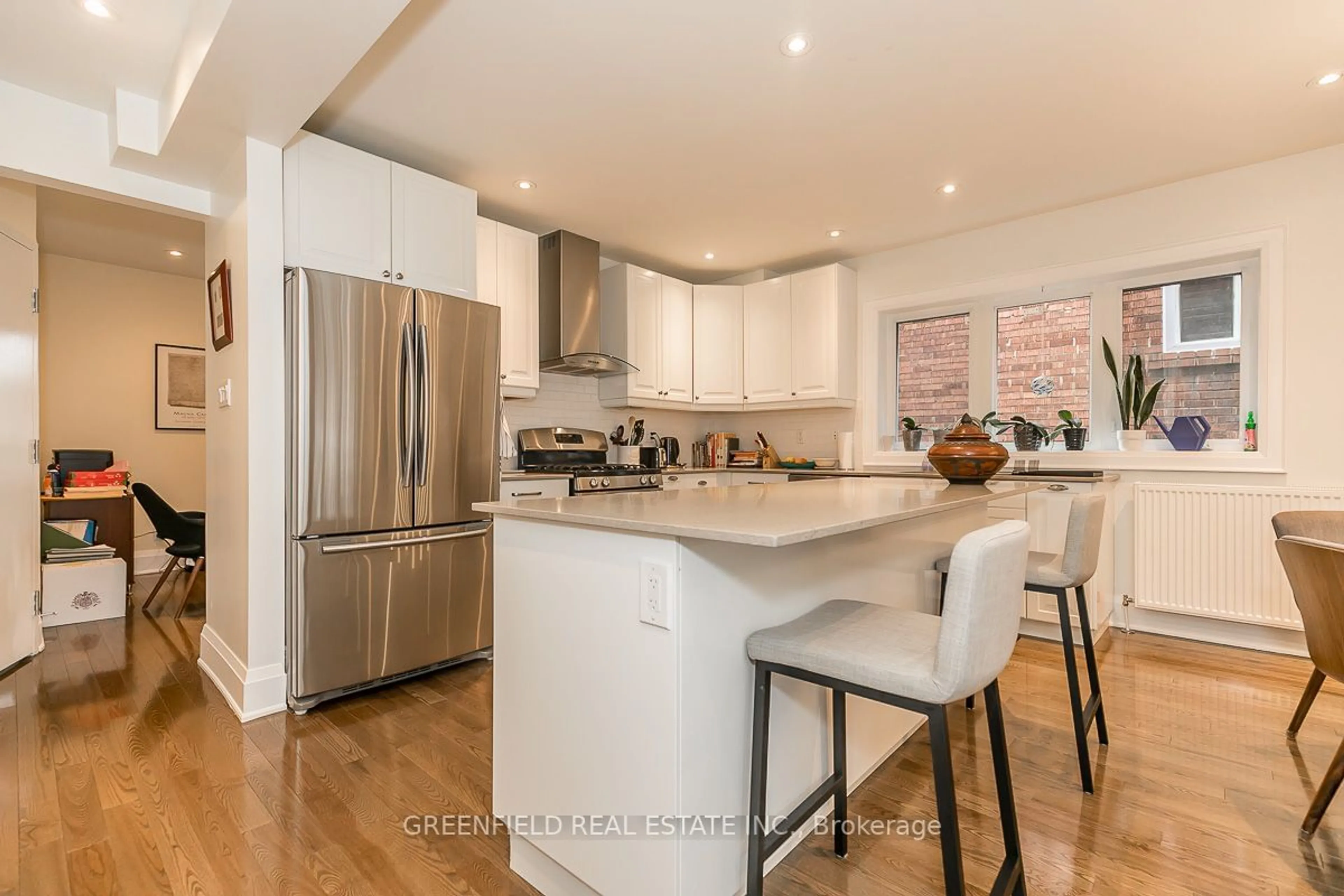 Contemporary kitchen for 117 Chaplin Cres, Toronto Ontario M5P 1A6
