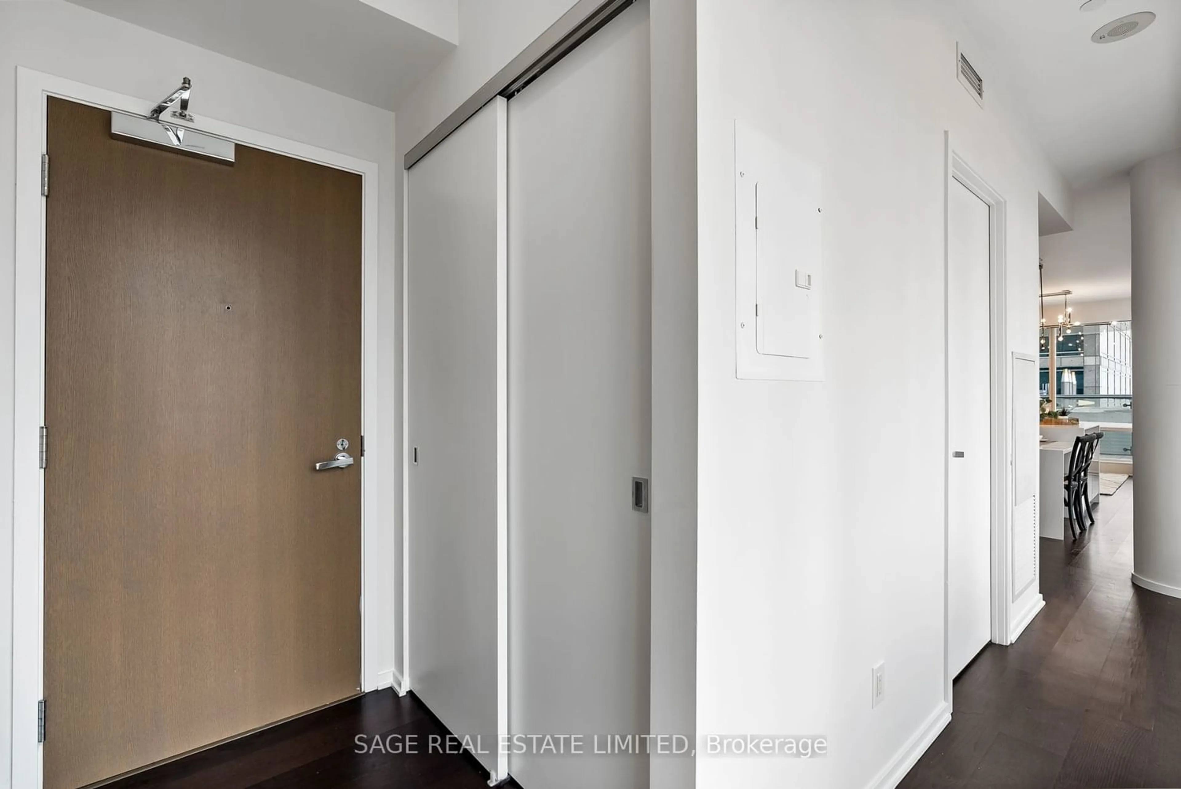 Indoor entryway for 1 Bloor St #510, Toronto Ontario M4W 1A9