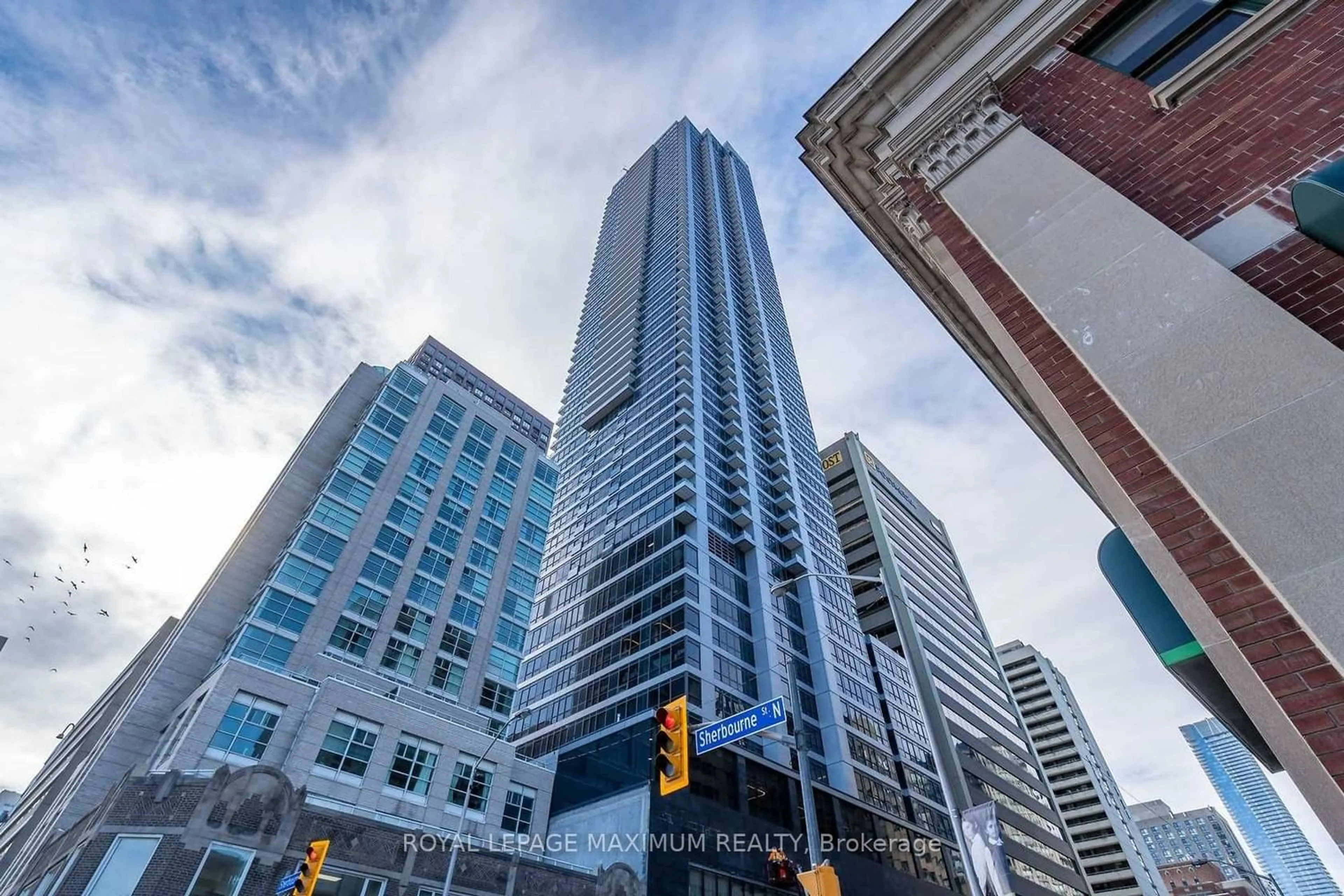 A pic from exterior of the house or condo for 395 Bloor St #2201, Toronto Ontario M4W 0B4