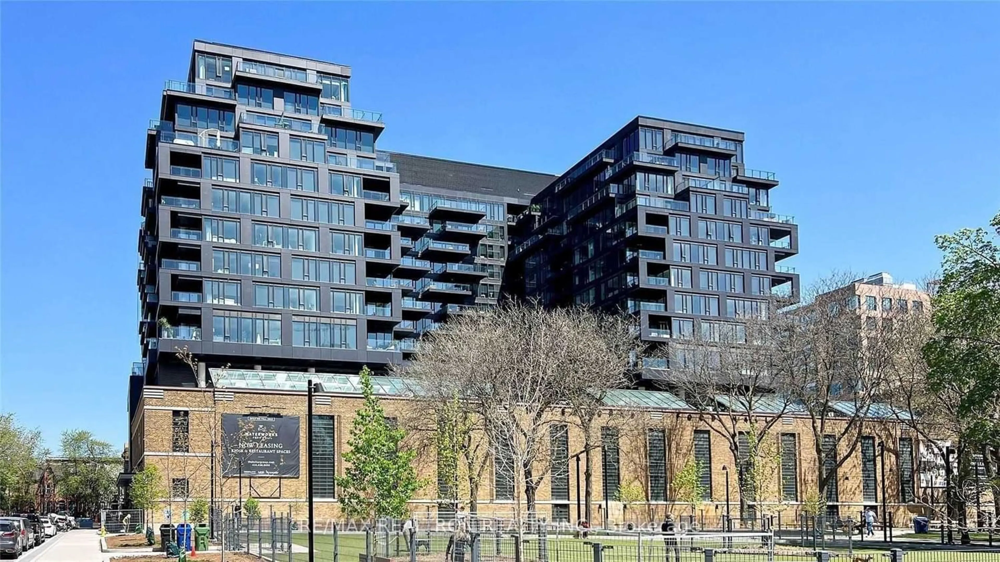 A pic from exterior of the house or condo for 505 Richmond St #915, Toronto Ontario M5V 0P4