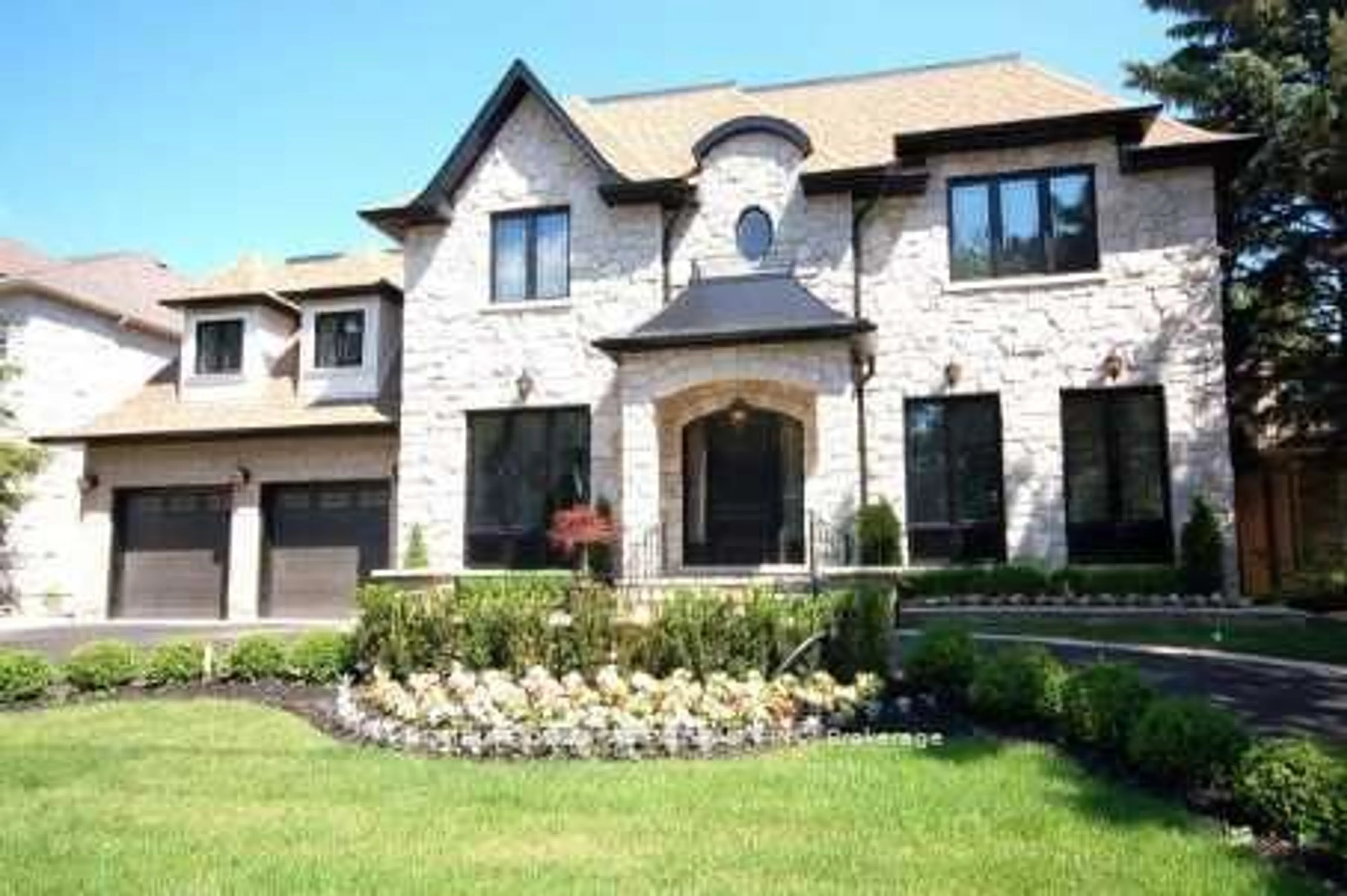 Home with brick exterior material for 82 York Rd, Toronto Ontario M2L 1H8