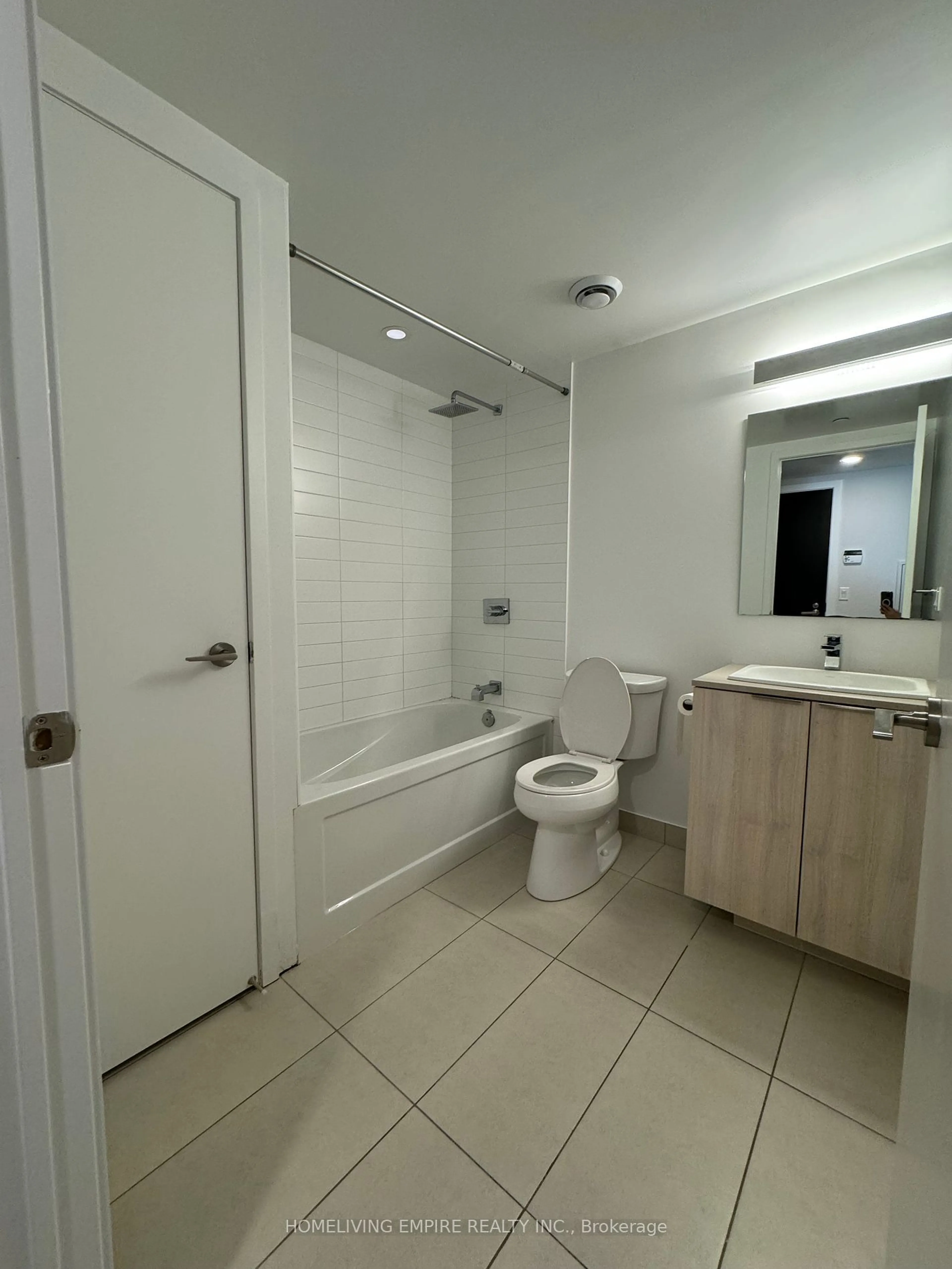 Standard bathroom for 501 Yonge St #1212, Toronto Ontario M4Y 0G8