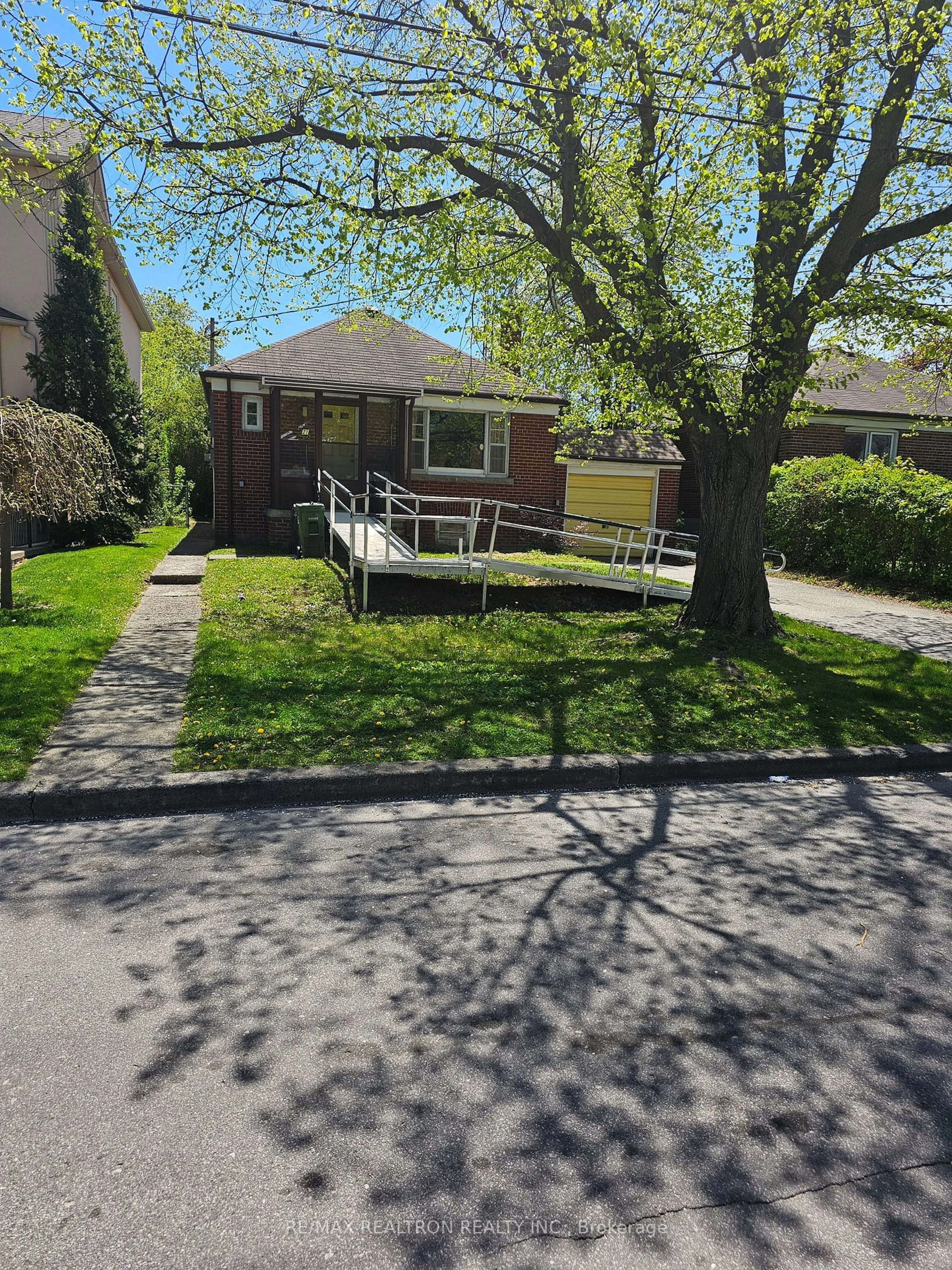 Frontside or backside of a home for 21 Rondale Blvd, Toronto Ontario M6A 1H6
