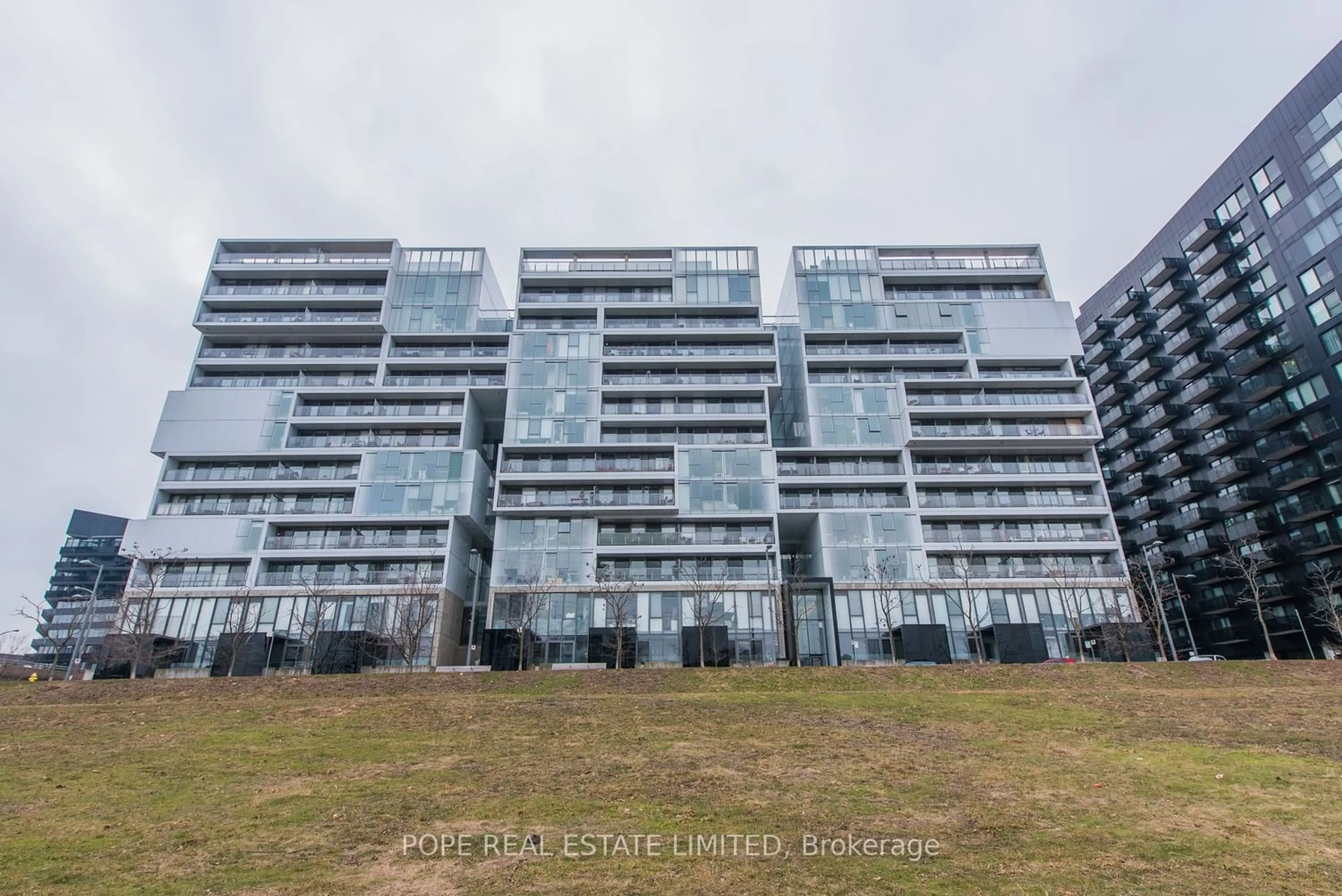 A pic from exterior of the house or condo for 32 Trolley Cres #903, Toronto Ontario M5A 0E8