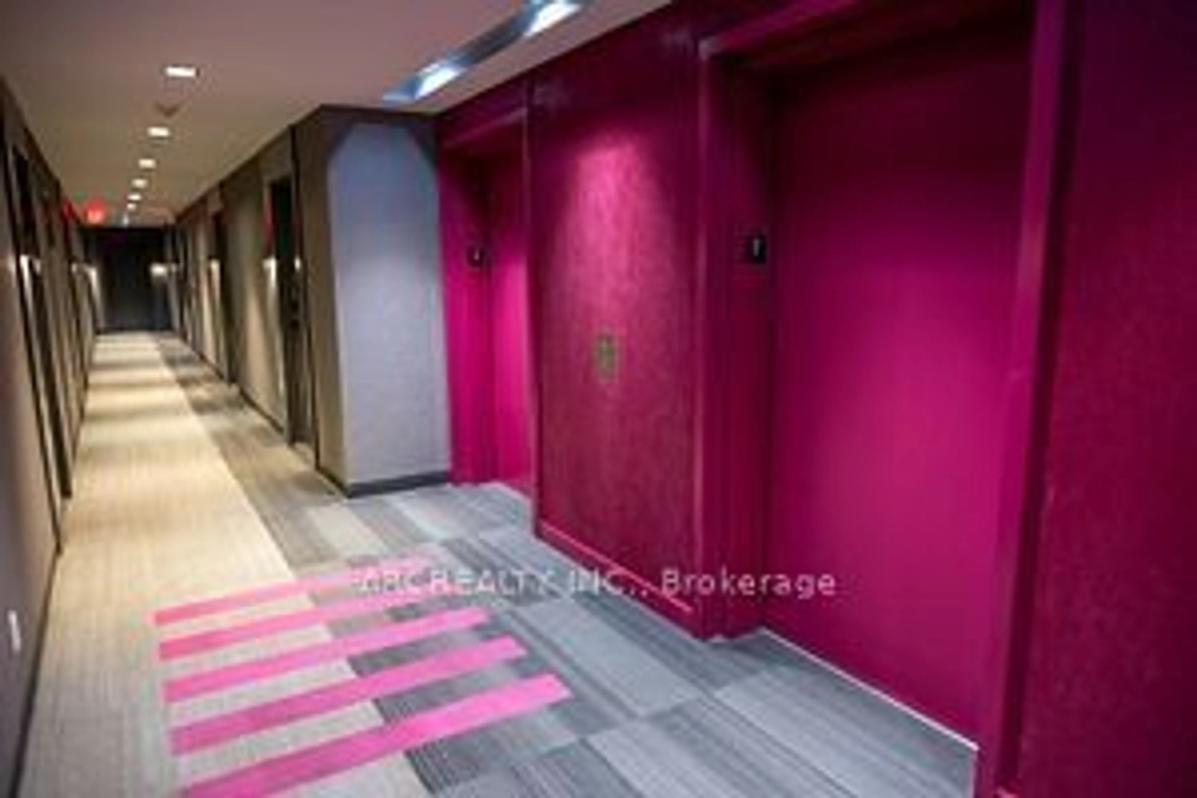 Indoor foyer for 435 Richmond St #404, Toronto Ontario M5V 0N3