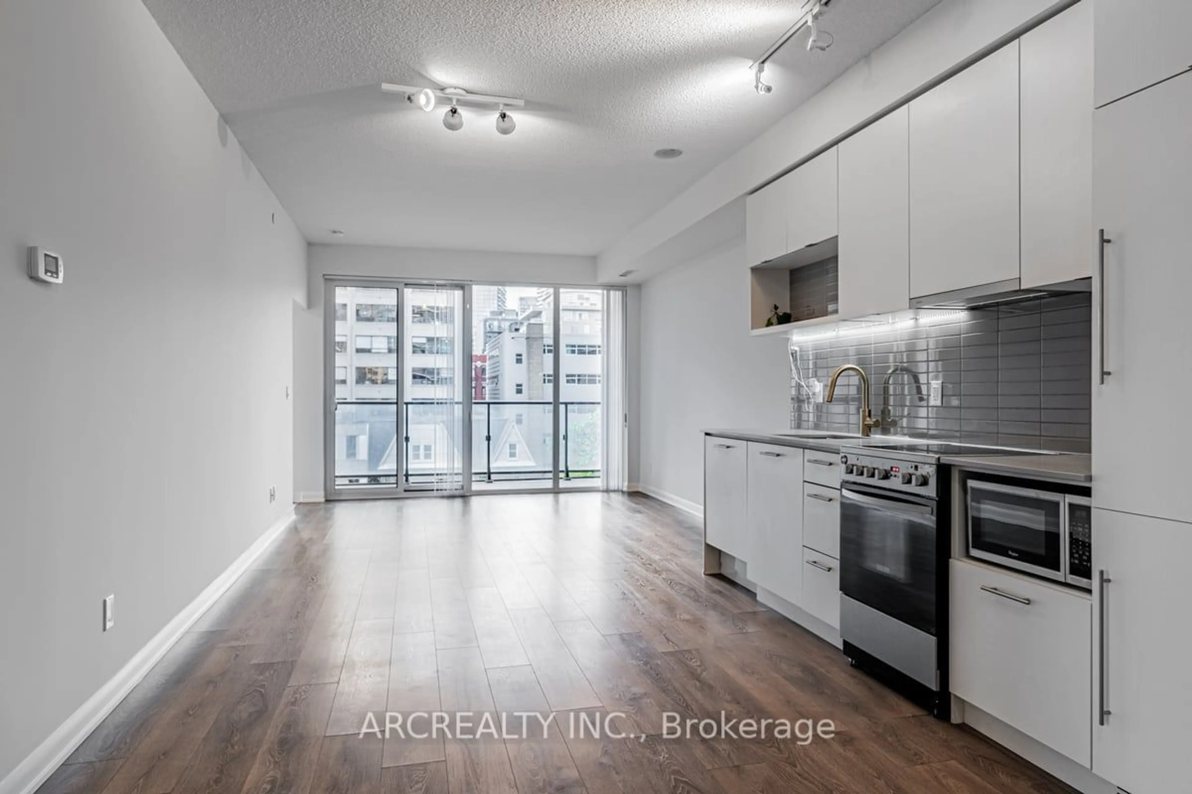 Open concept kitchen, unknown for 435 Richmond St #404, Toronto Ontario M5V 0N3