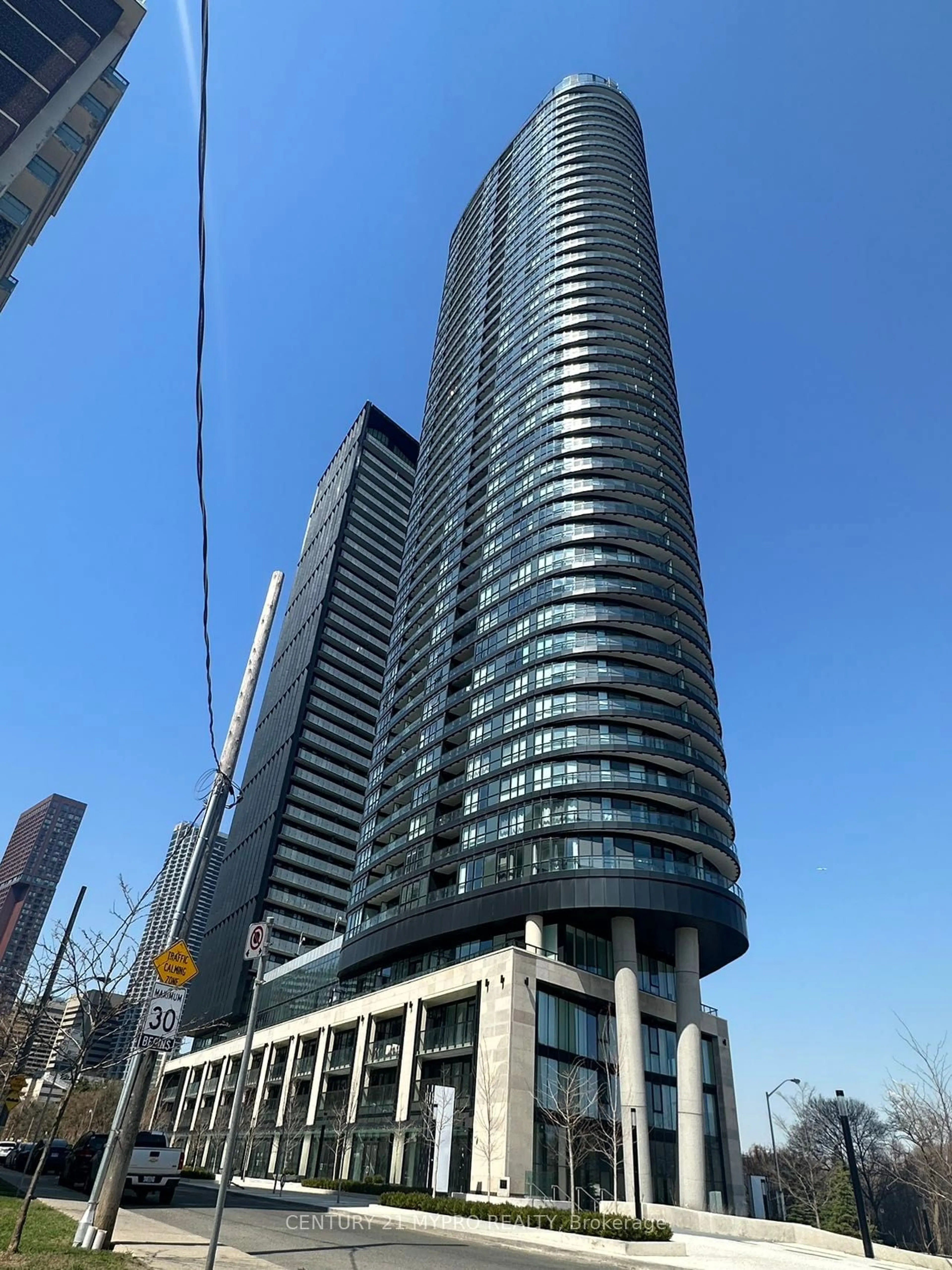 A pic from exterior of the house or condo for 585 Bloor St #4122, Toronto Ontario M4W 0B3