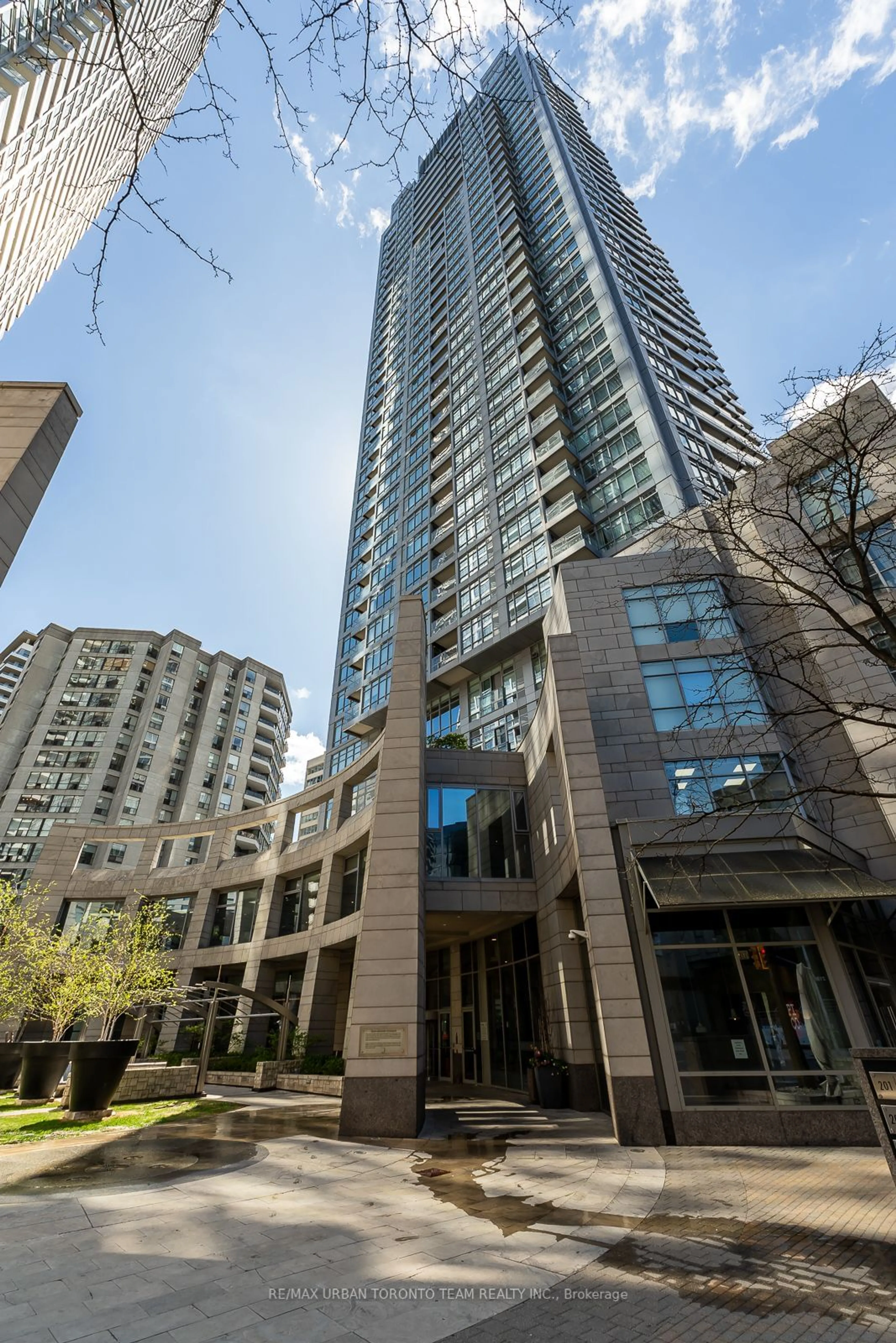 A pic from exterior of the house or condo for 2181 Yonge St #2903, Toronto Ontario M4S 3H7