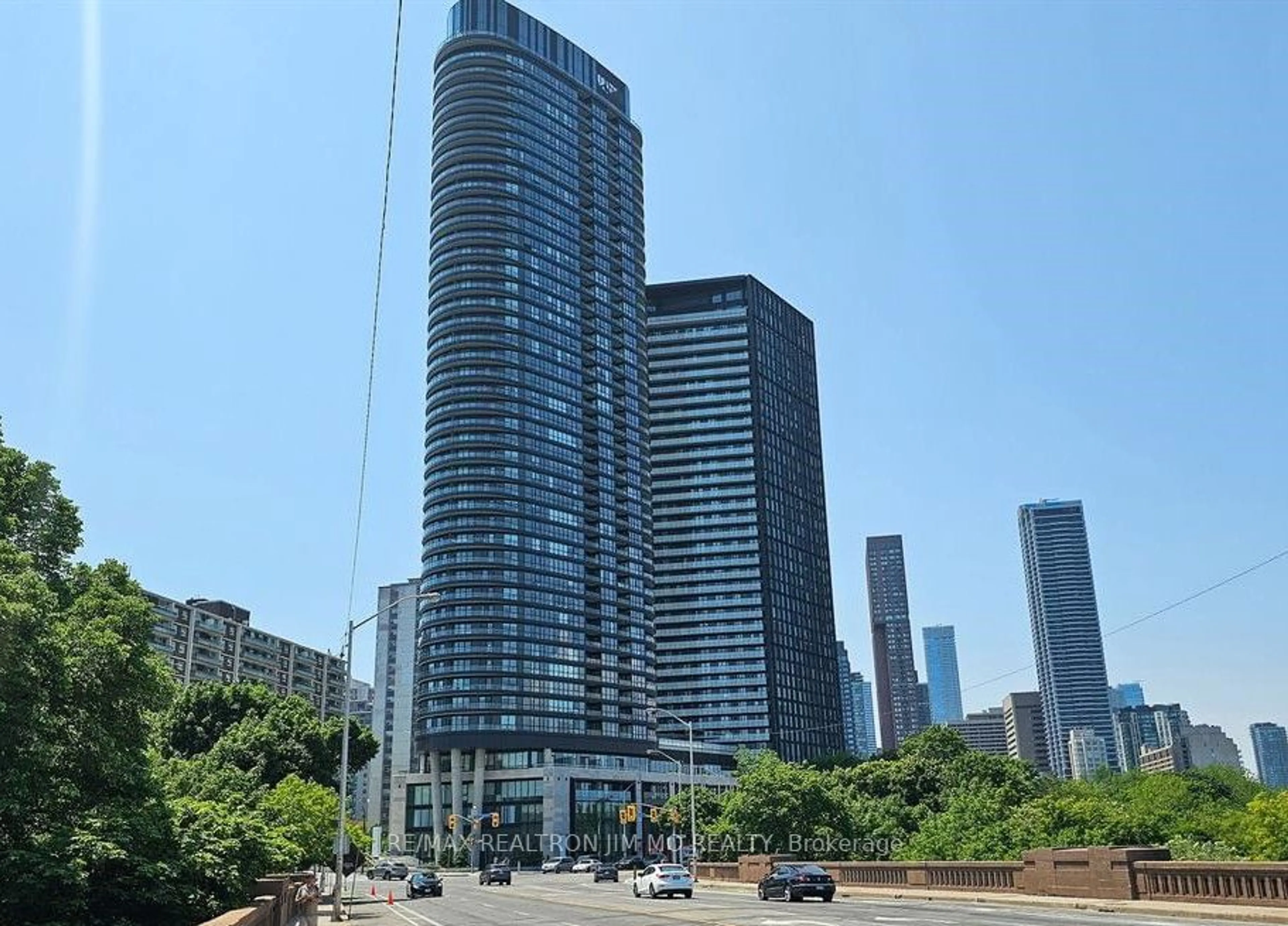 A pic from exterior of the house or condo for 585 Bloor St #1321, Toronto Ontario M4W 0B3