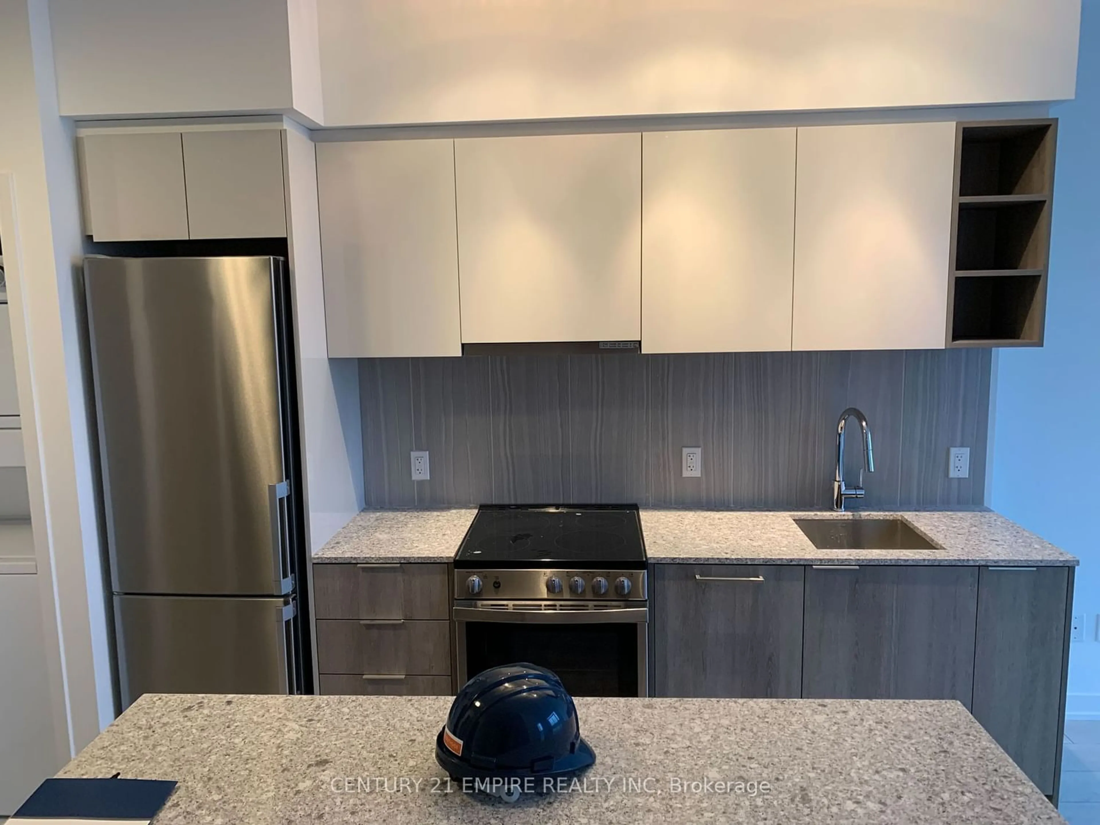 Standard kitchen for 31 Tippett Rd #817, Toronto Ontario M3H 0C8