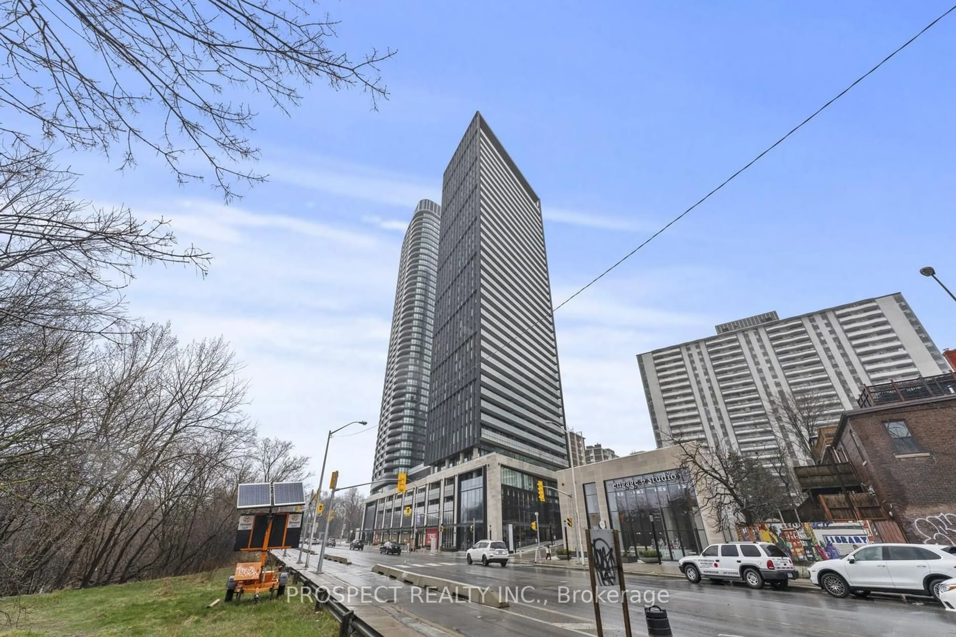 A pic from exterior of the house or condo for 575 Bloor St #906, Toronto Ontario M4W 0B2