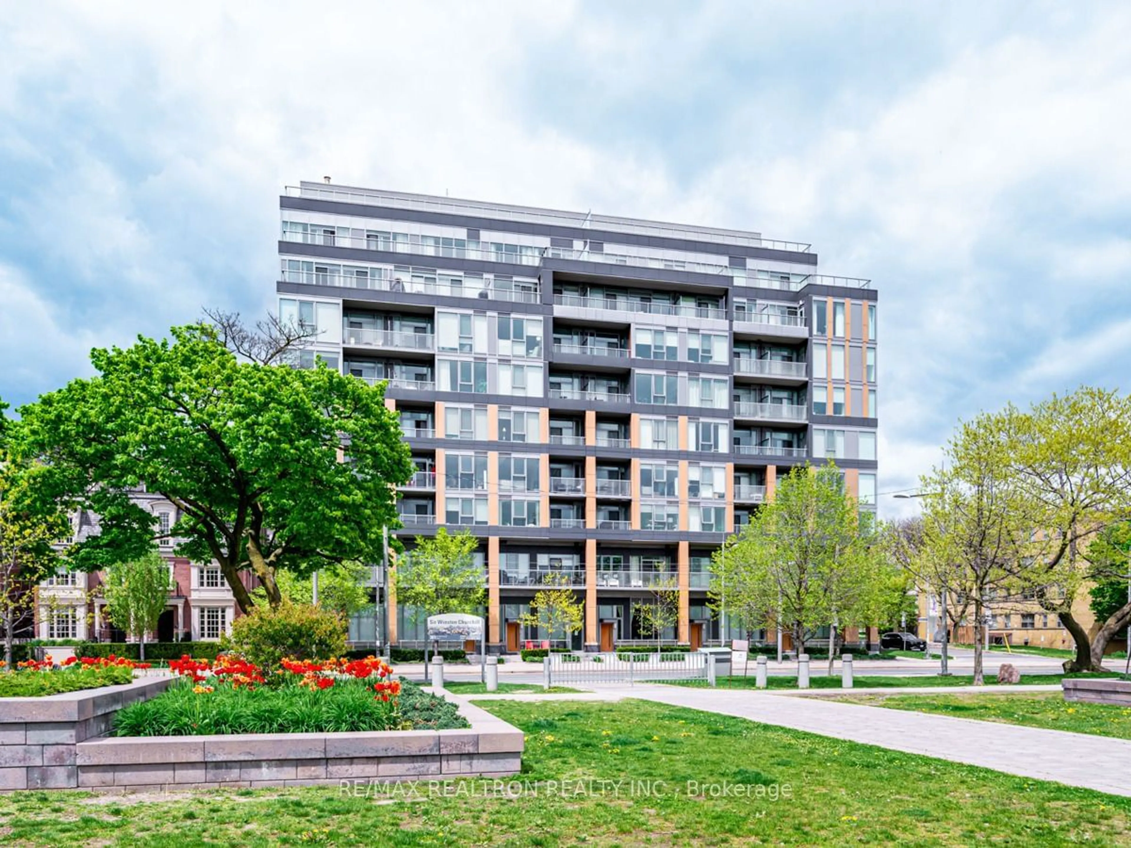 A pic from exterior of the house or condo for 6 Parkwood Ave #616, Toronto Ontario M4V 1V1