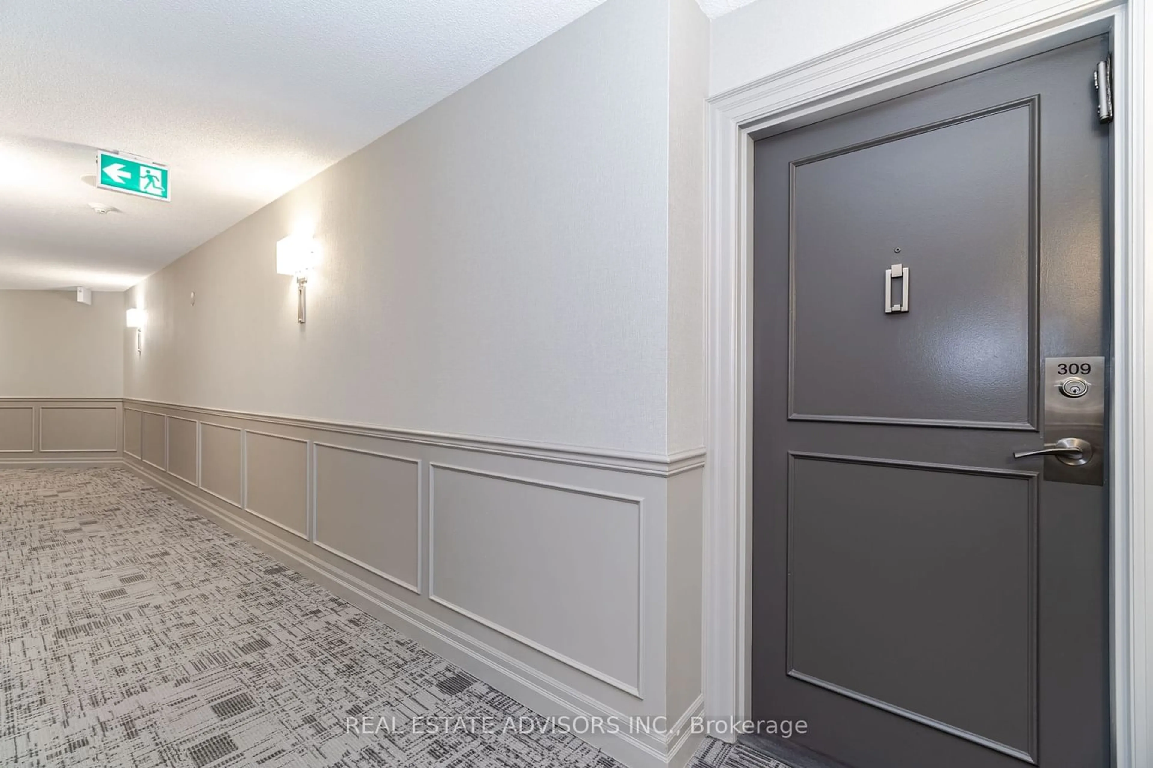 Indoor foyer for 75 York Mills Rd #309, Toronto Ontario M2P 2E7