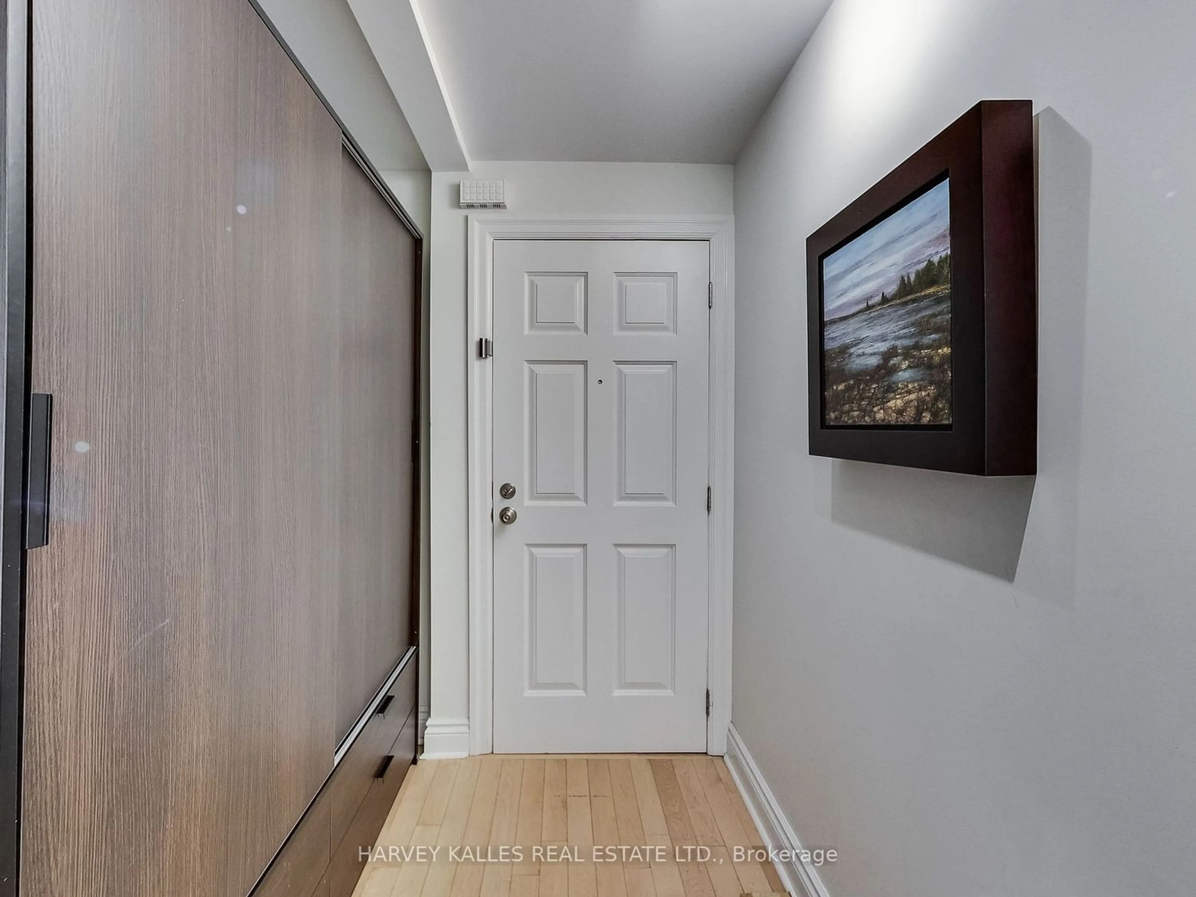 Indoor entryway for 9 Highbourne Rd, Toronto Ontario M5P 2J1