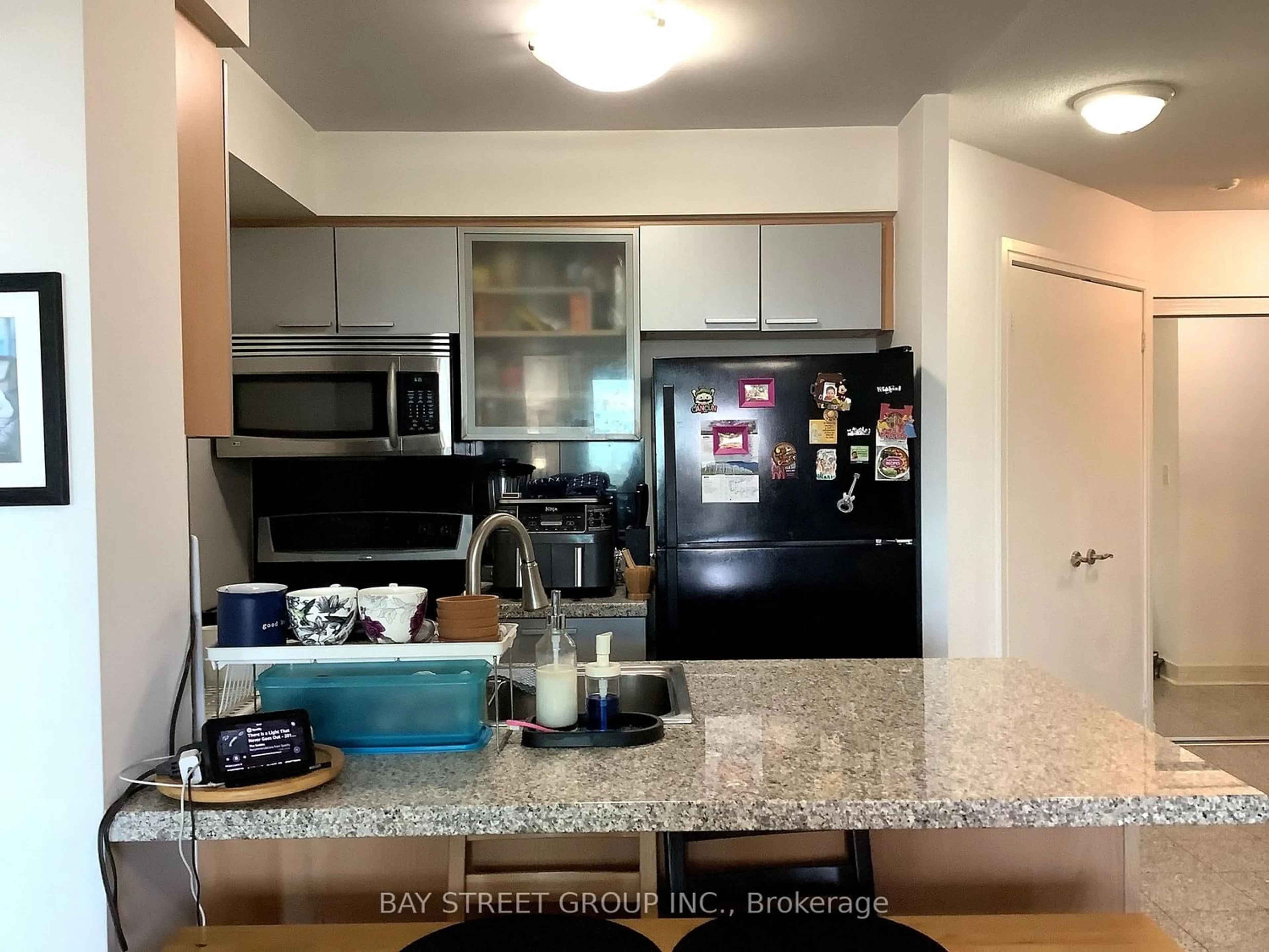 Standard kitchen for 18 Harrison Garden Blvd #2108, Toronto Ontario M2N 7J7